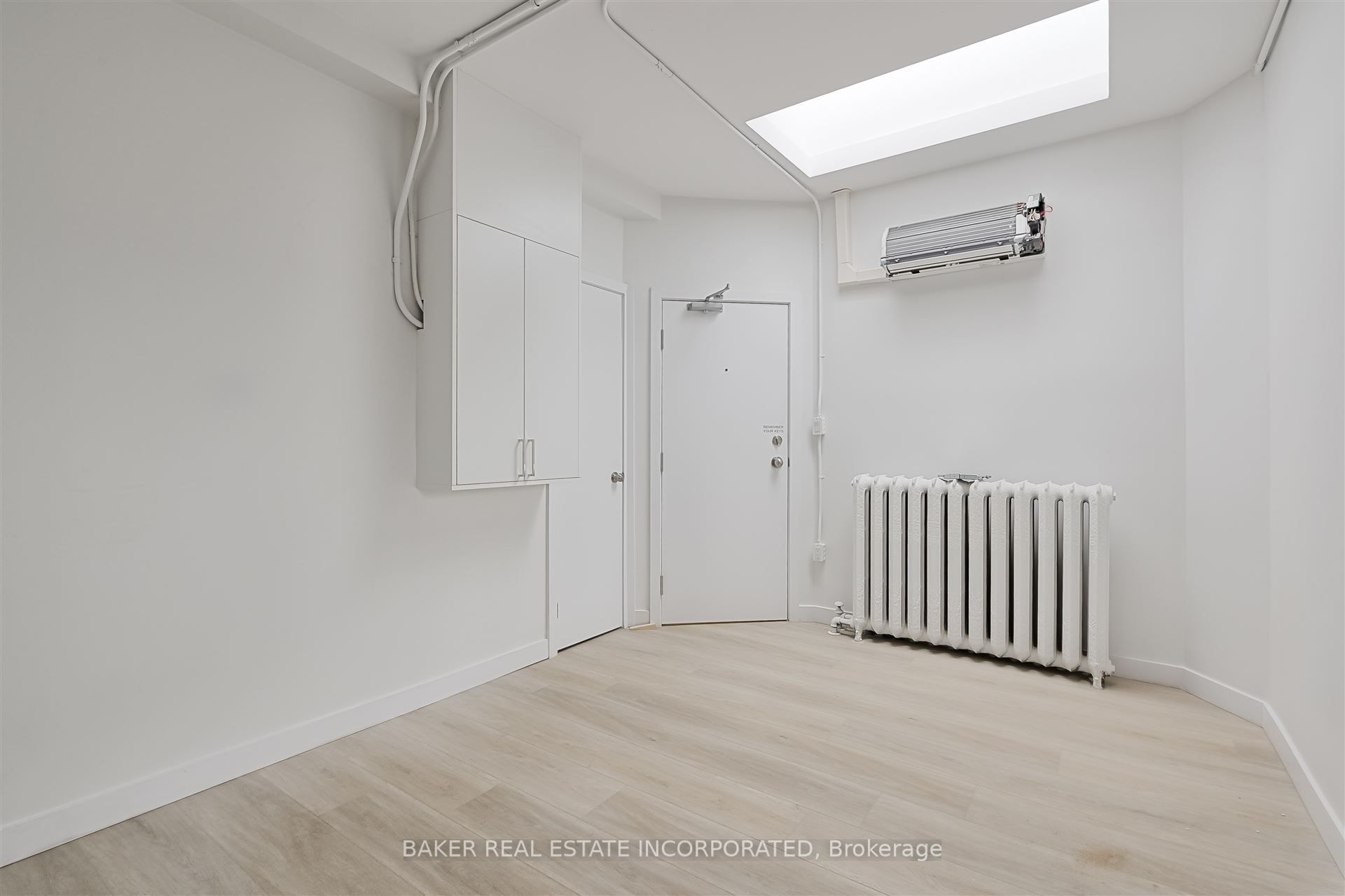 922 Queen Street E 1 Property Photo 4