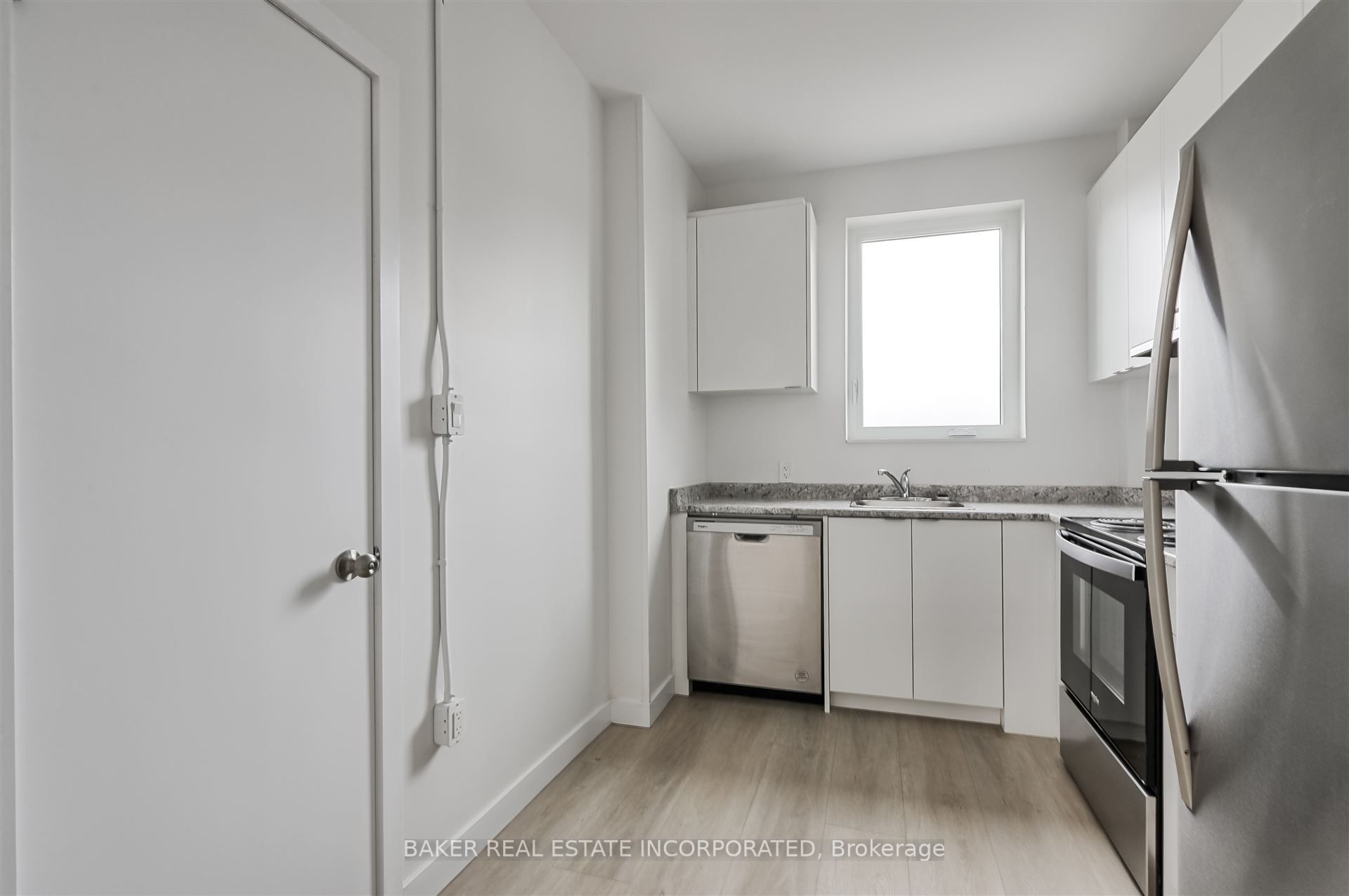 922 Queen Street E 1 Property Photo 8