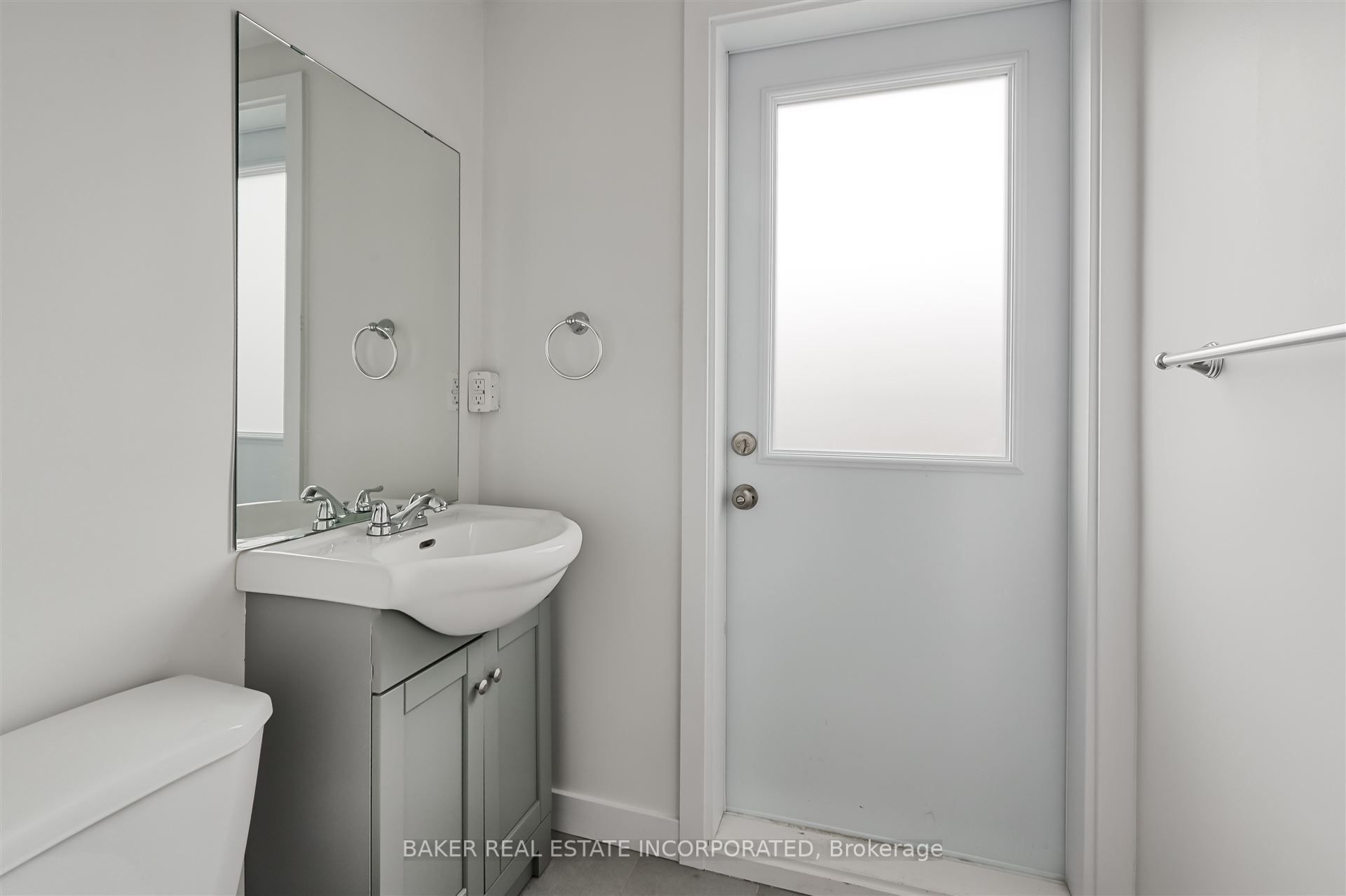 922 Queen Street E 1 Property Photo 11