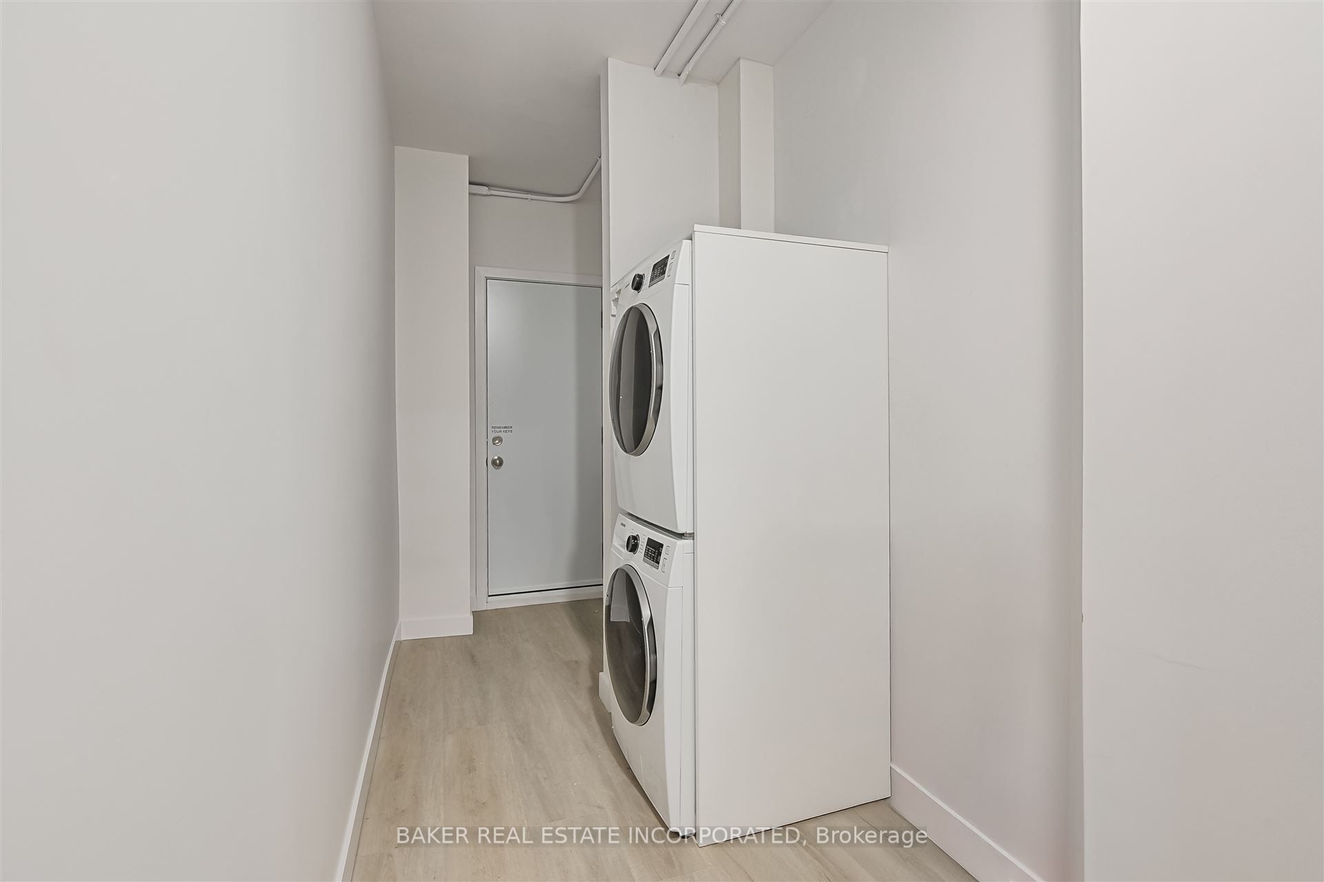 922 Queen Street E 1 Property Photo 14