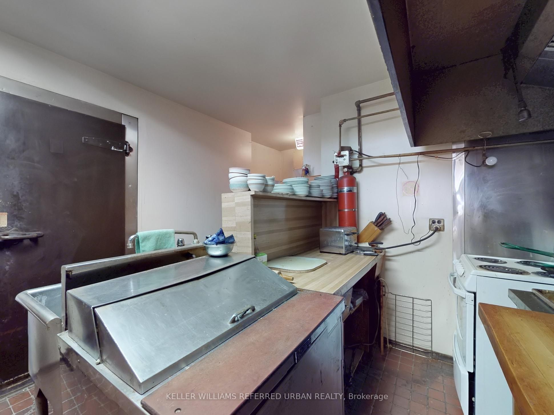 1402 Kingston Road Property Photo 13