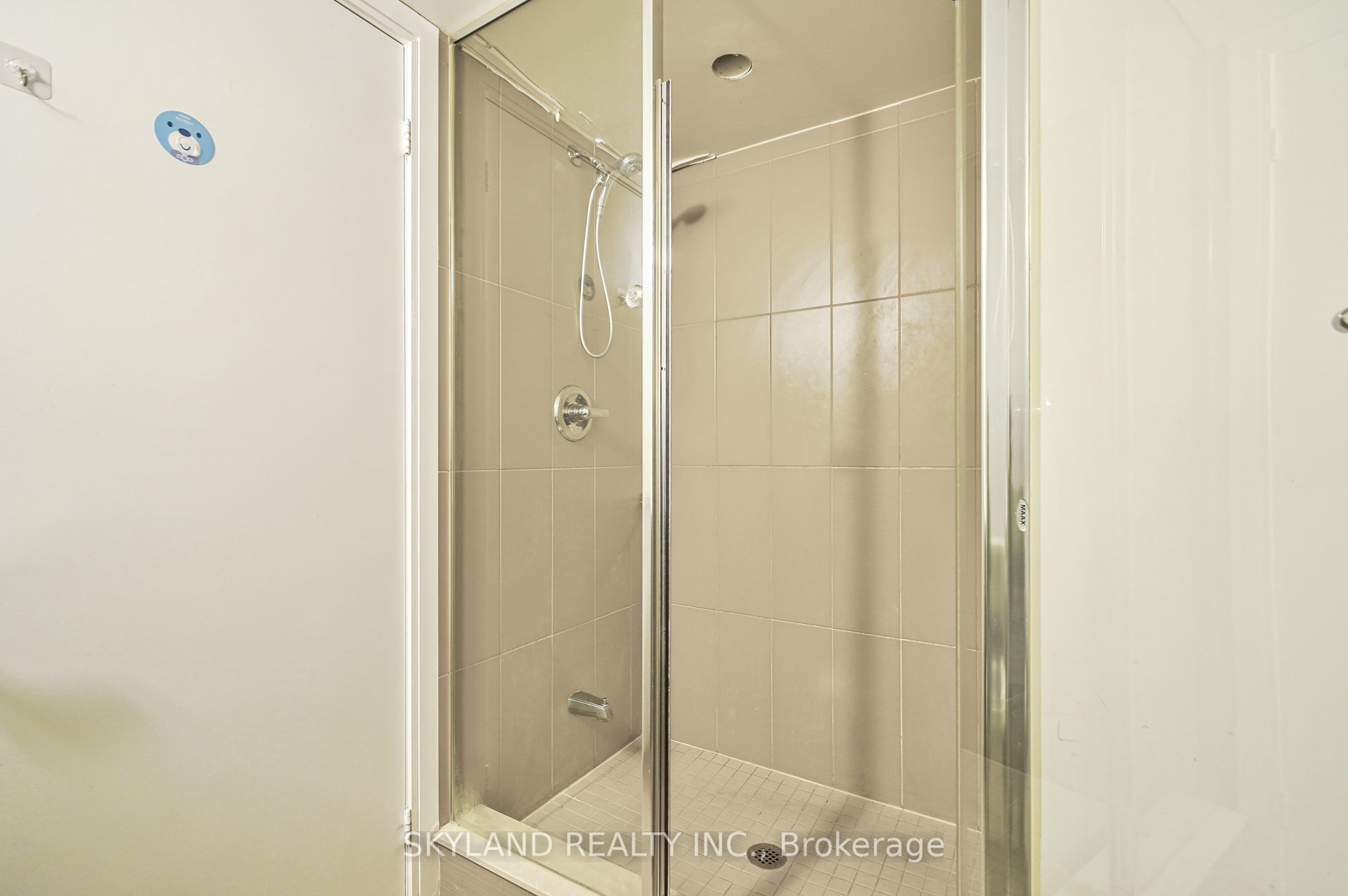 #2204 - 255 Village Green Square Property Photo 15