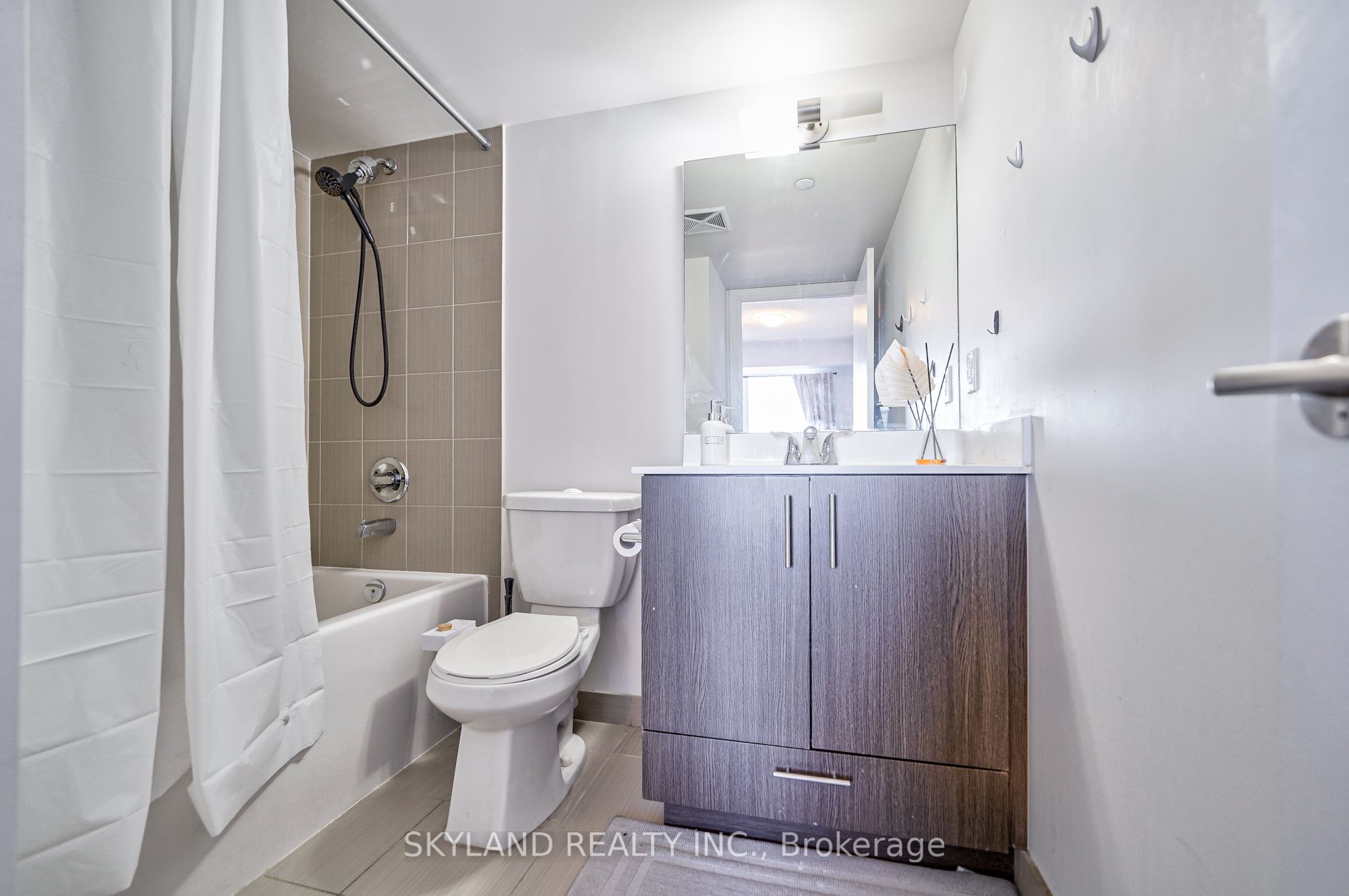 #2204 - 255 Village Green Square Property Photo 28