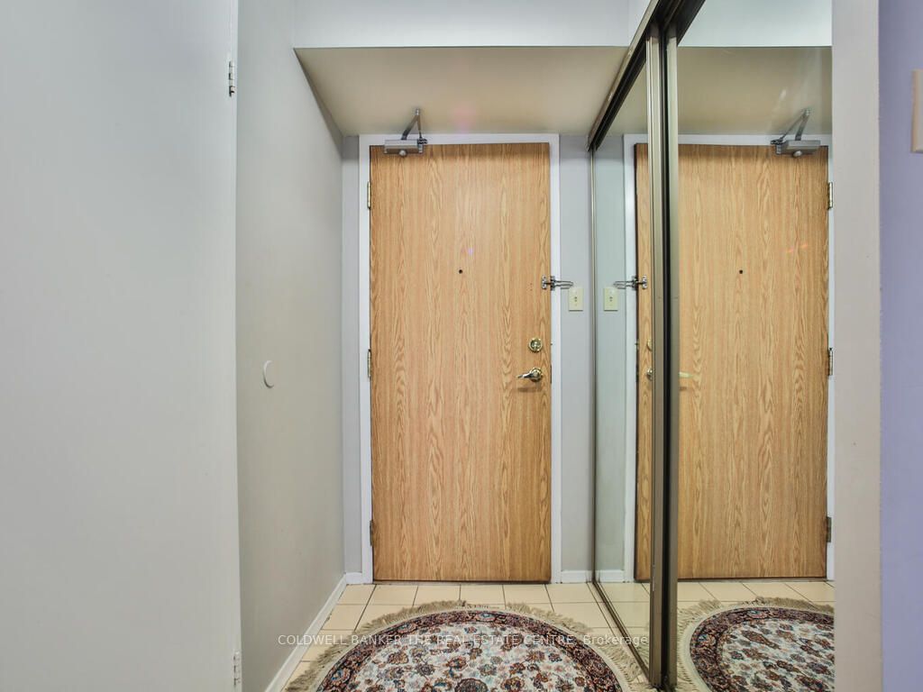 300 Alton Towers Cir Crescent 604 Property Photo 2