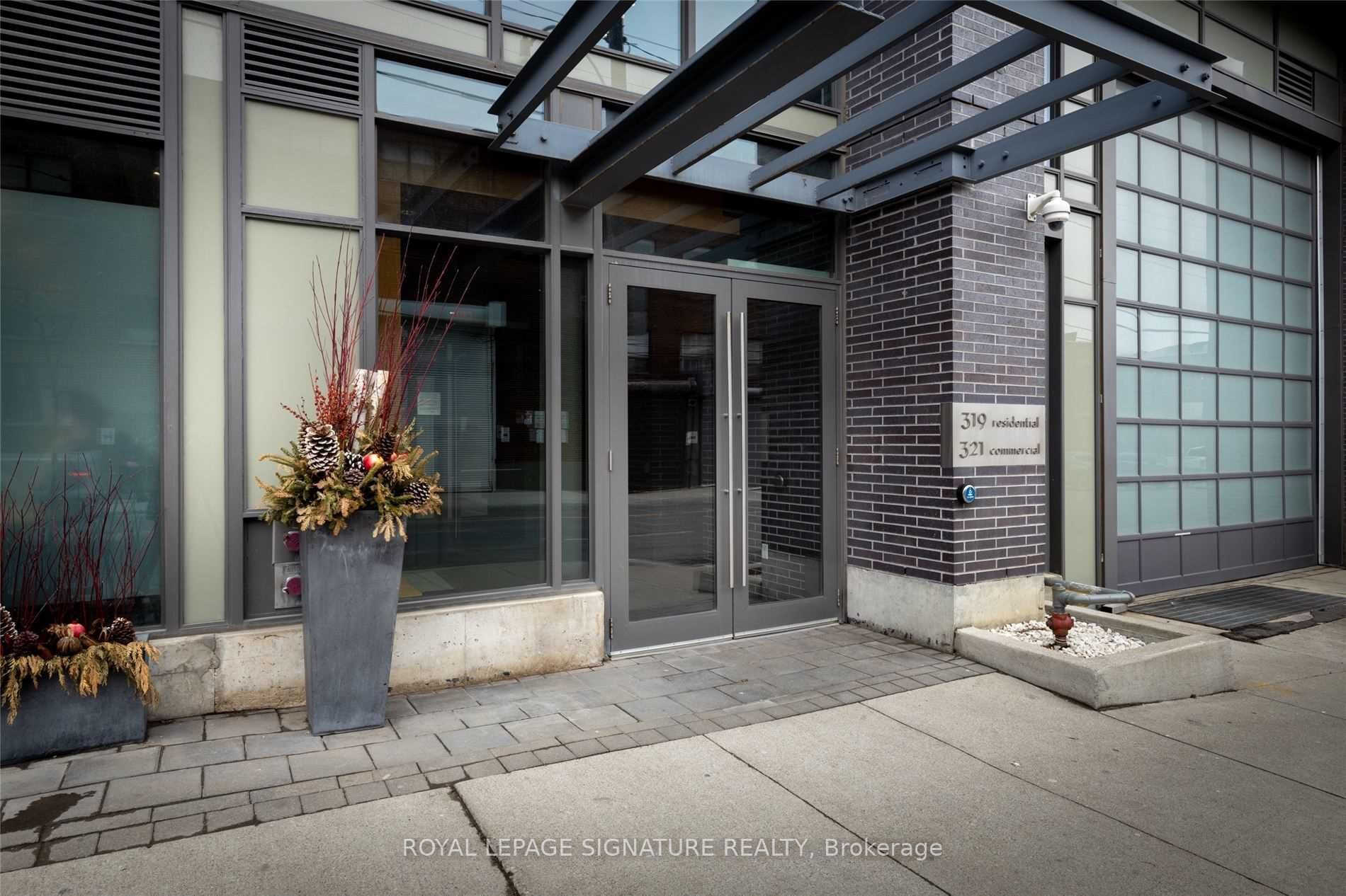 #107 - 321 Carlaw Avenue Property Photo 2