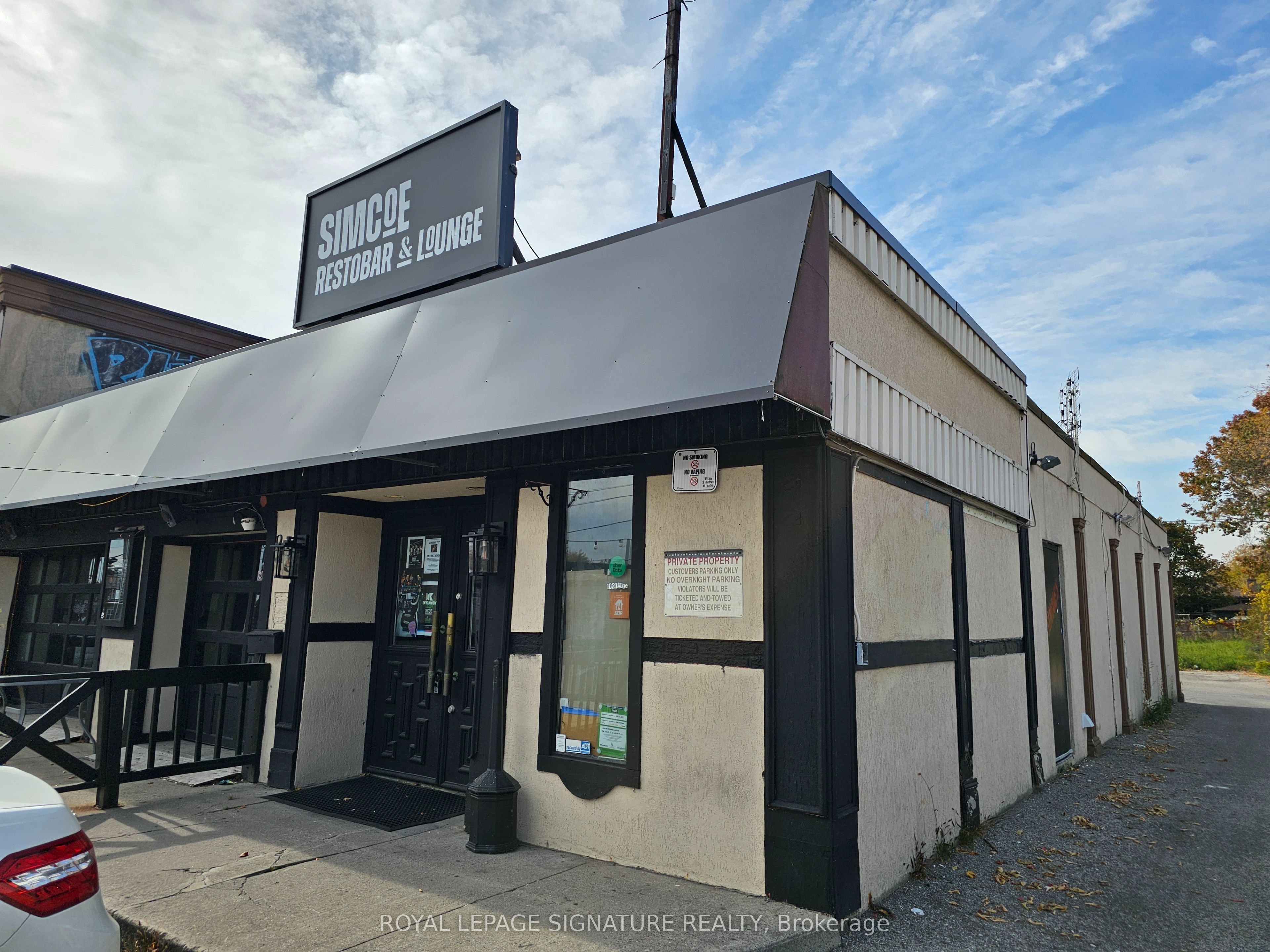 926 Simcoe Street Property Photo 2