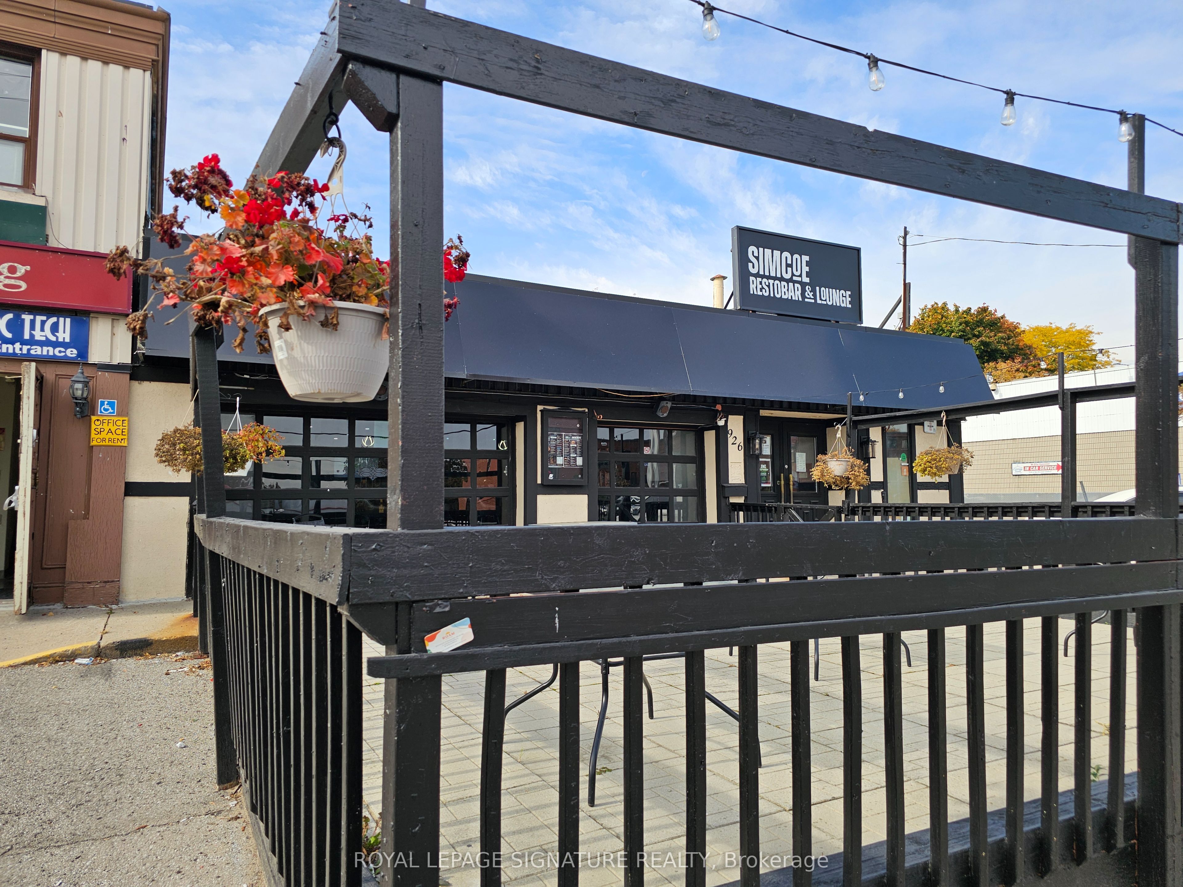 926 Simcoe Street Property Photo 14