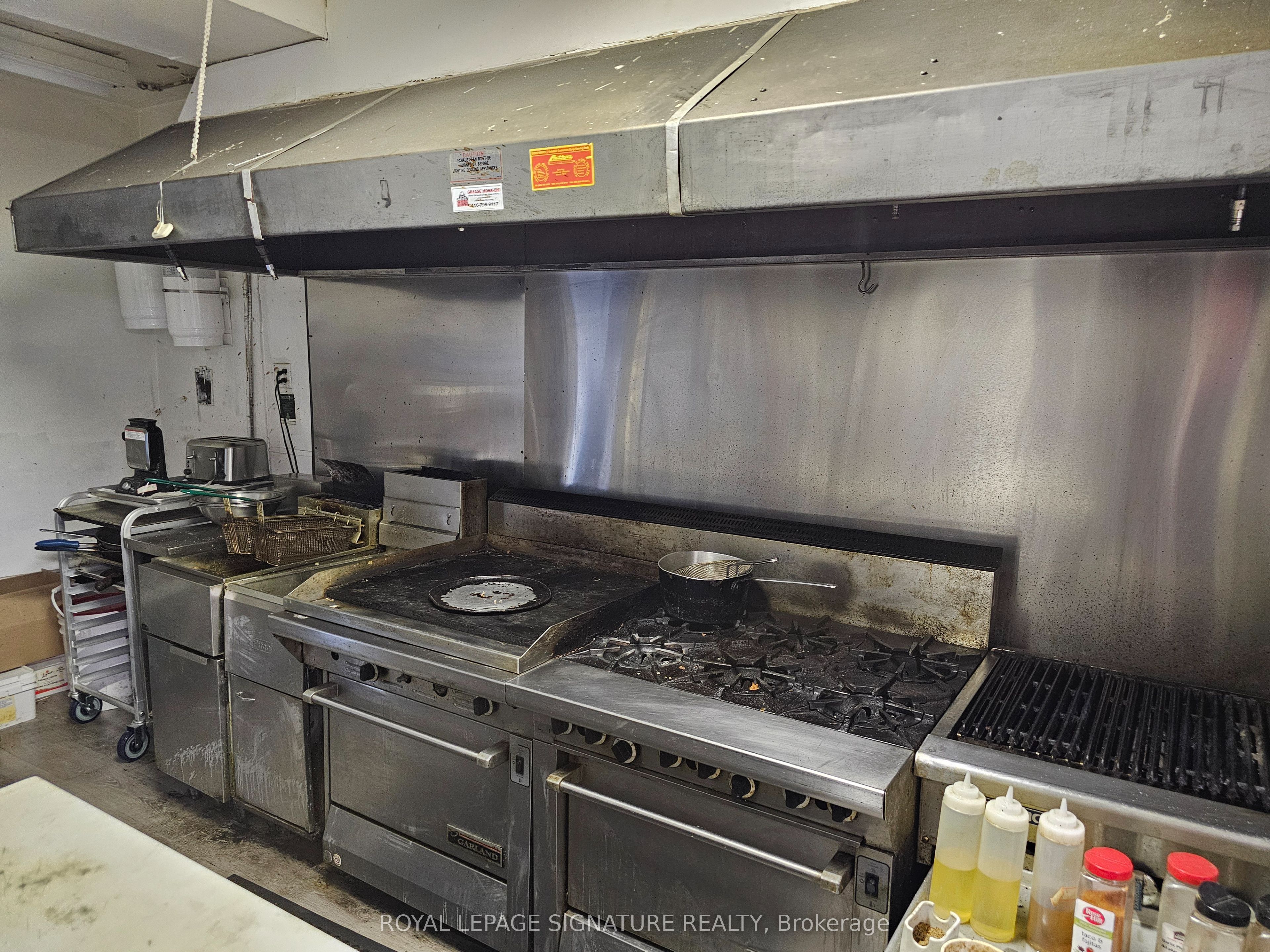 926 Simcoe Street Property Photo 22