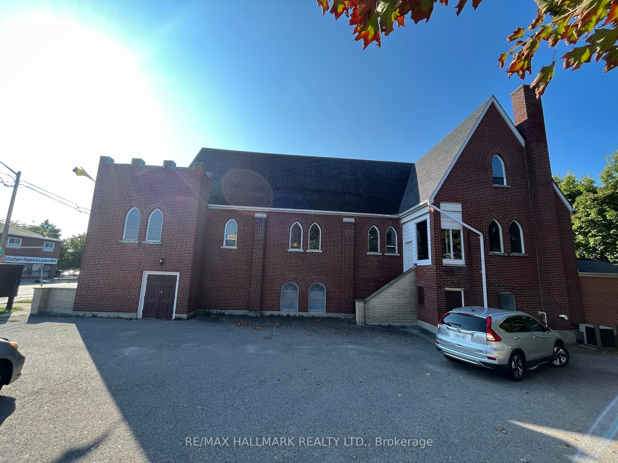 490 Simcoe Street Property Photo 3