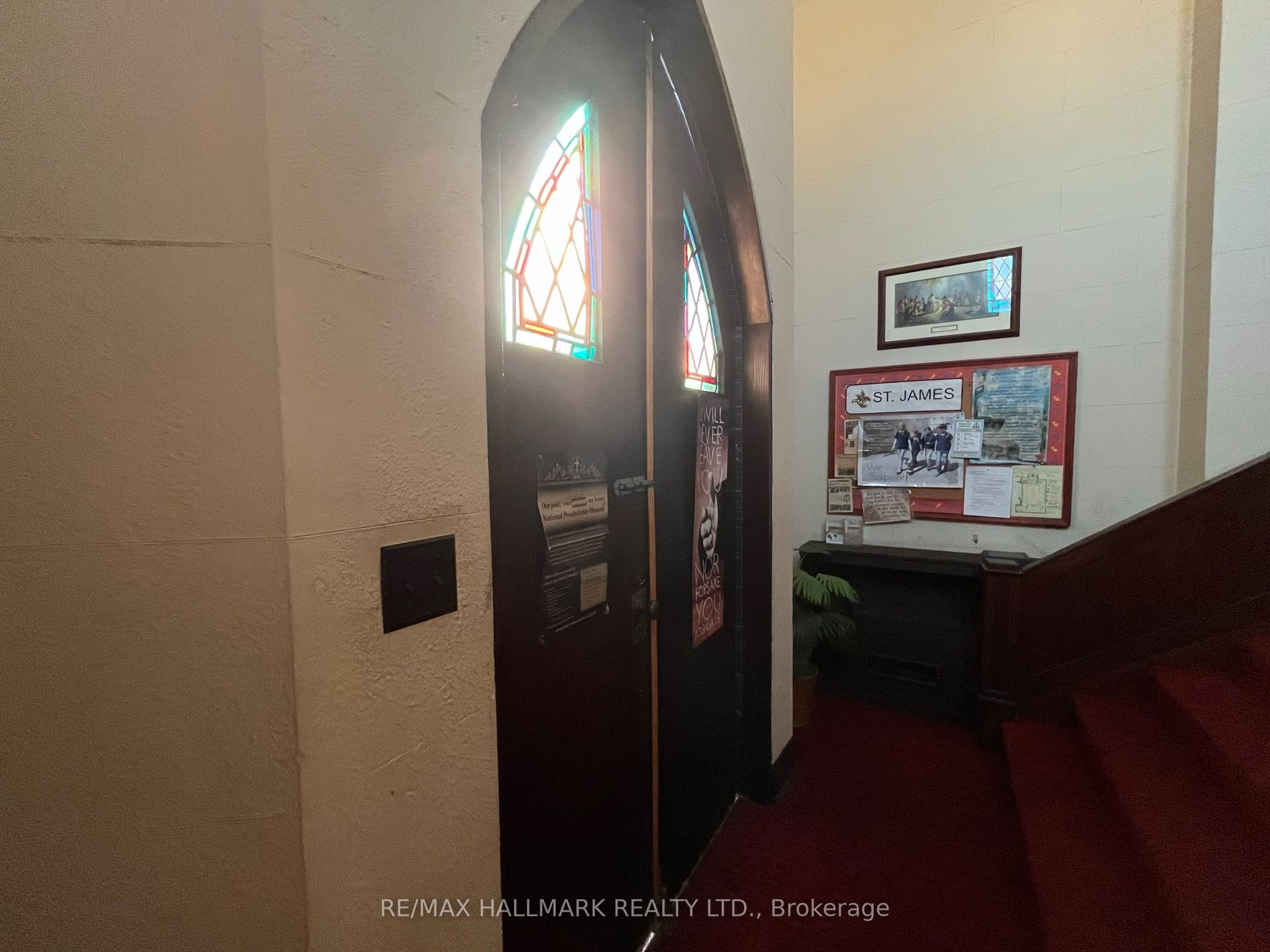 490 Simcoe Street Property Photo 4