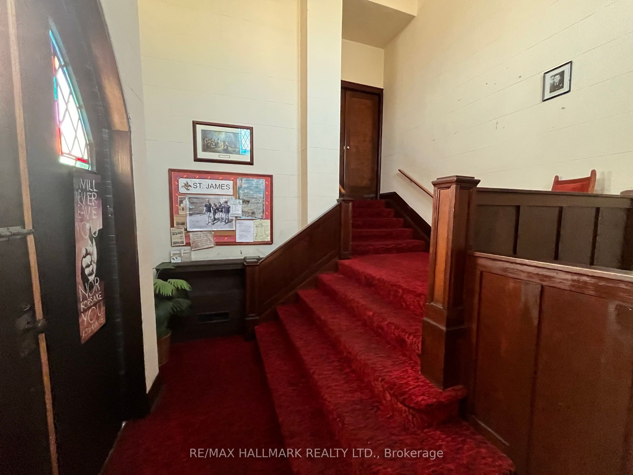 490 Simcoe Street Property Photo 5
