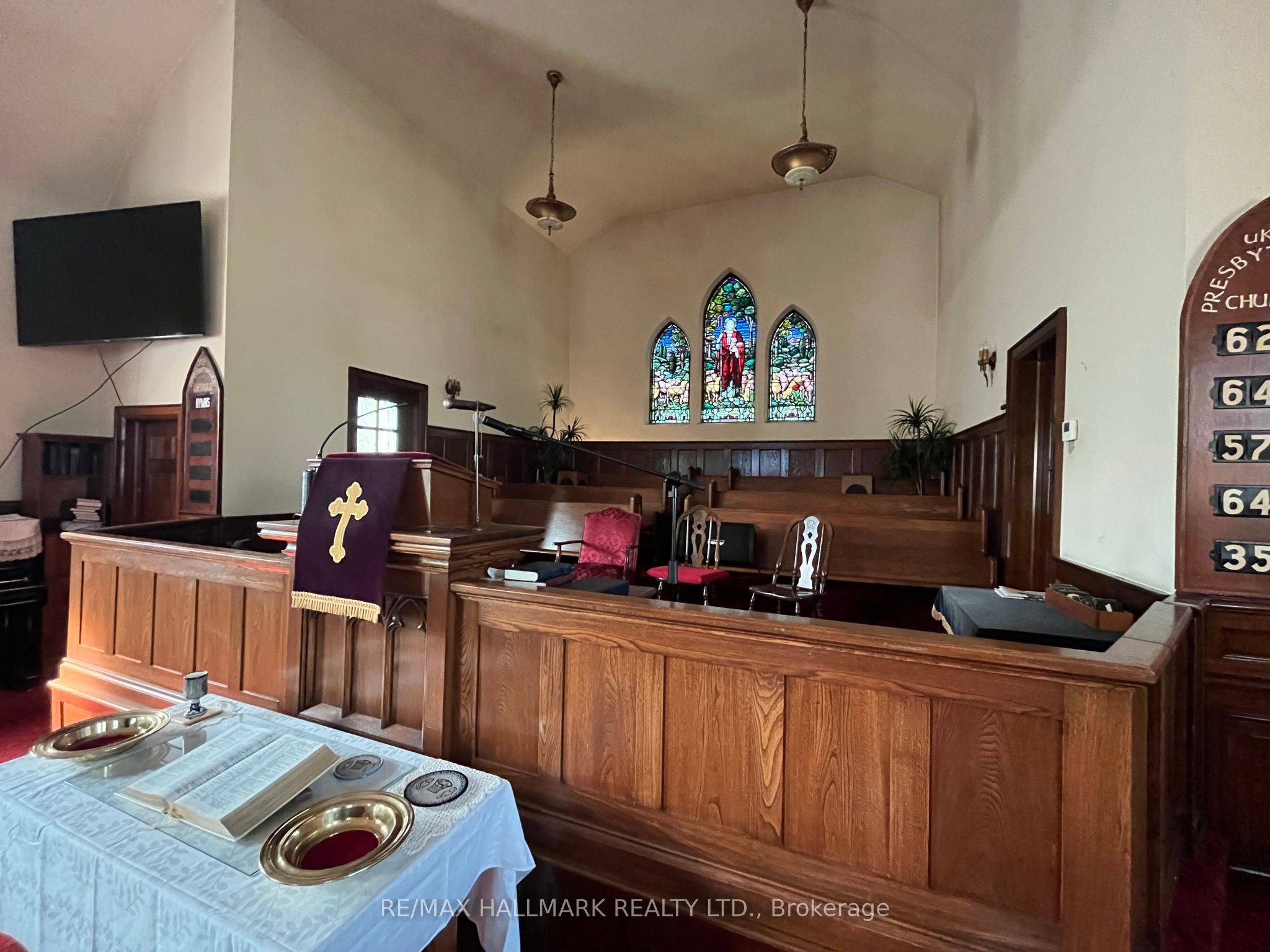 490 Simcoe Street Property Photo 10