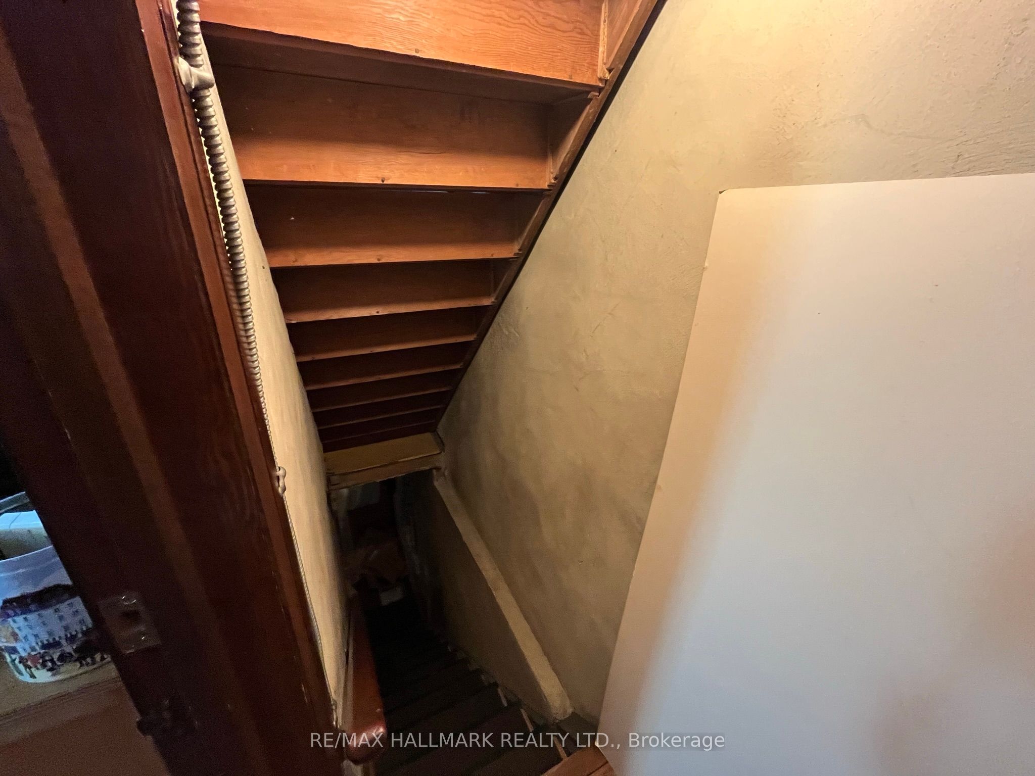 490 Simcoe Street Property Photo 15