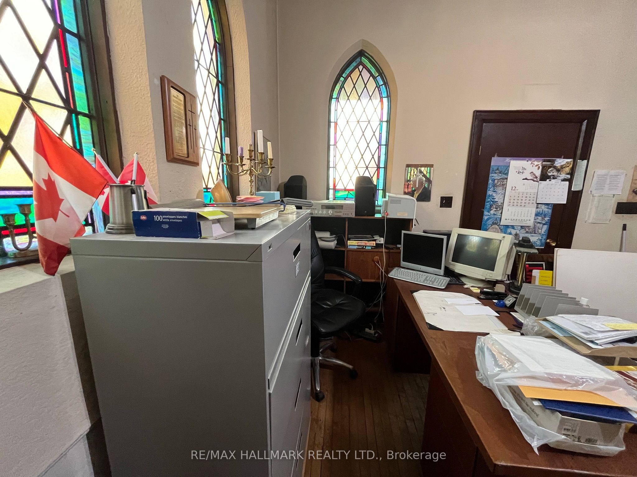 490 Simcoe Street Property Photo 16