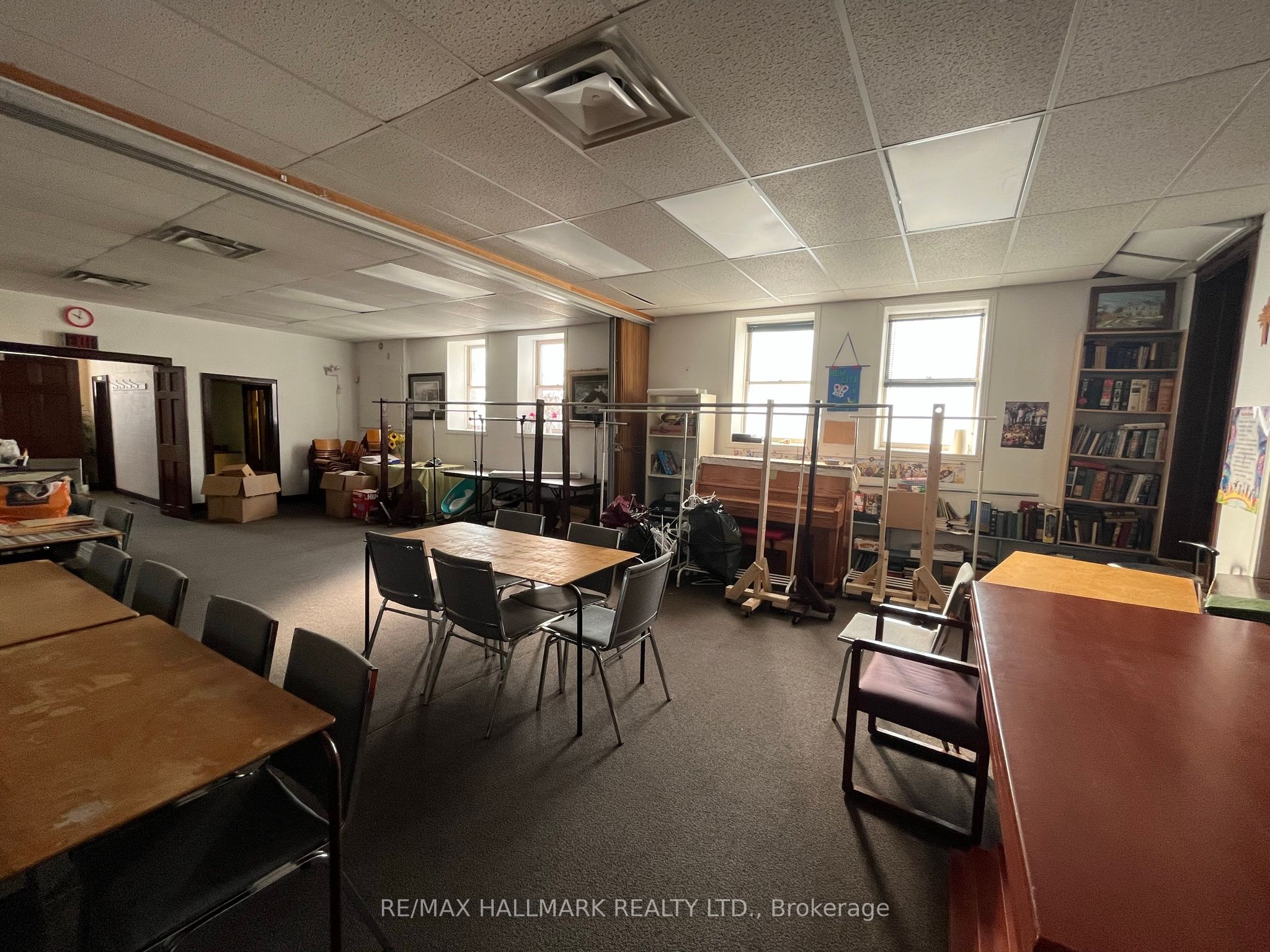 490 Simcoe Street Property Photo 27