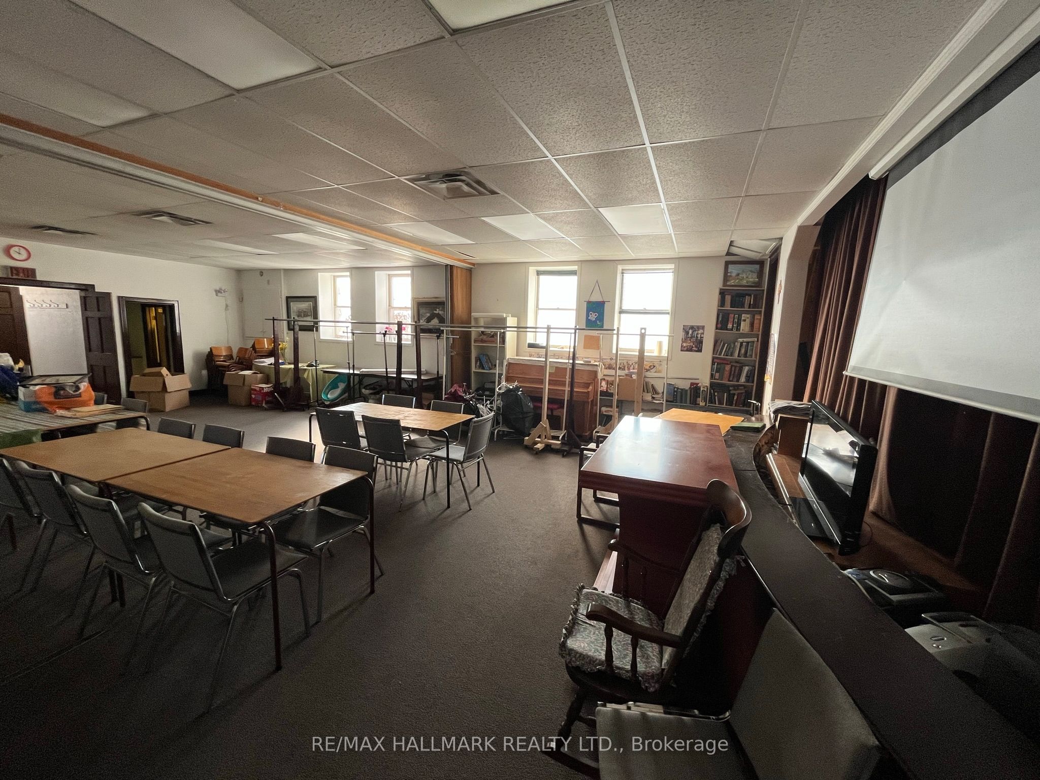 490 Simcoe Street Property Photo 28