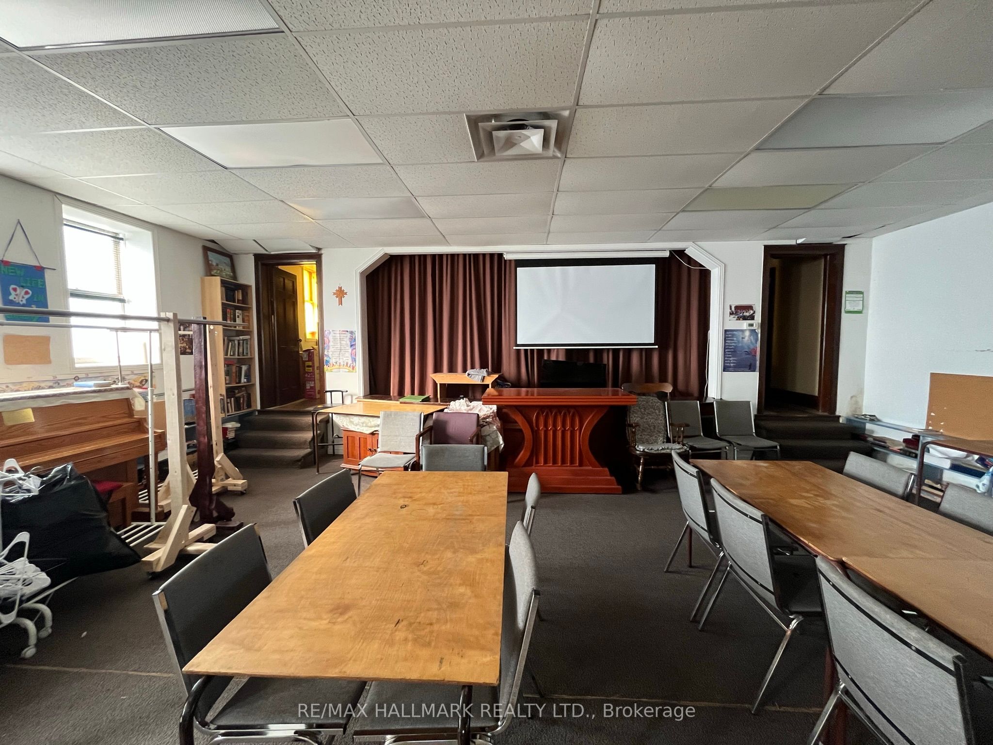 490 Simcoe Street Property Photo 35