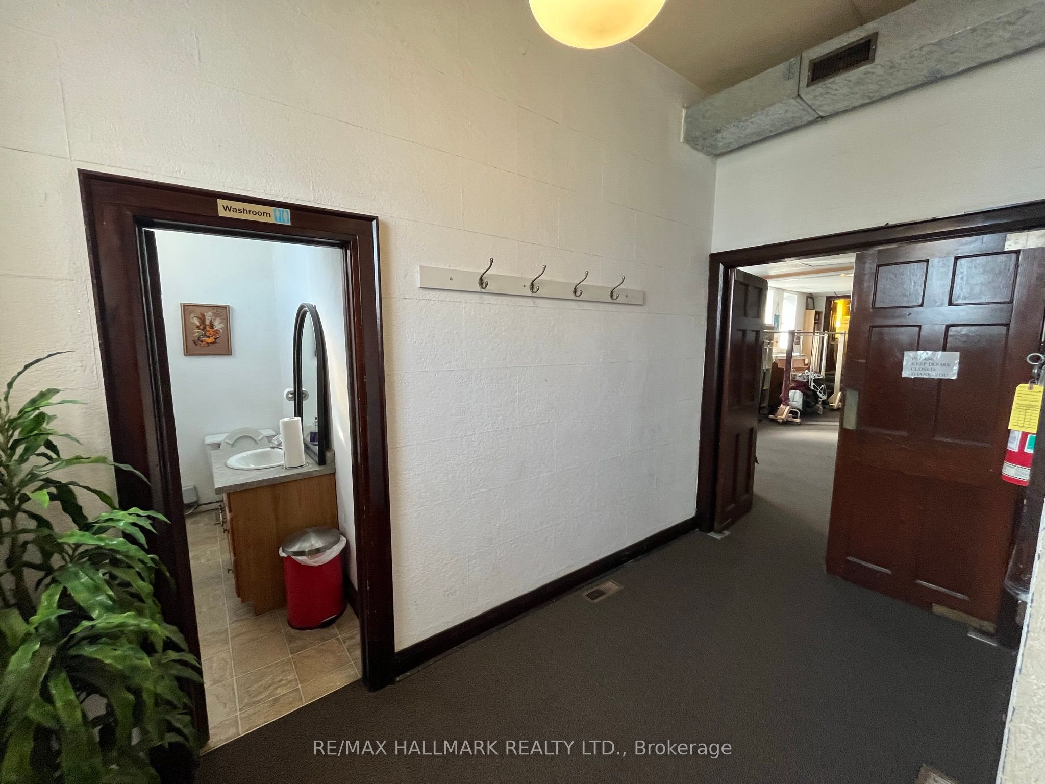 490 Simcoe Street Property Photo 38