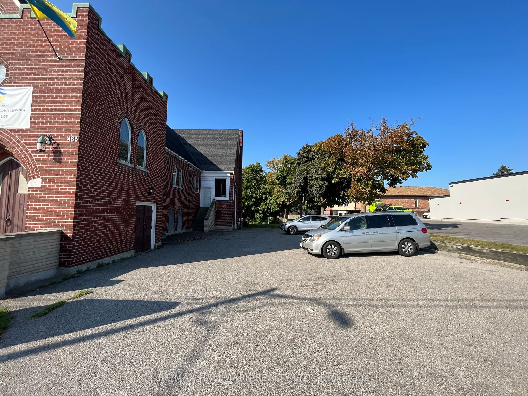 490 Simcoe Street Property Photo 43