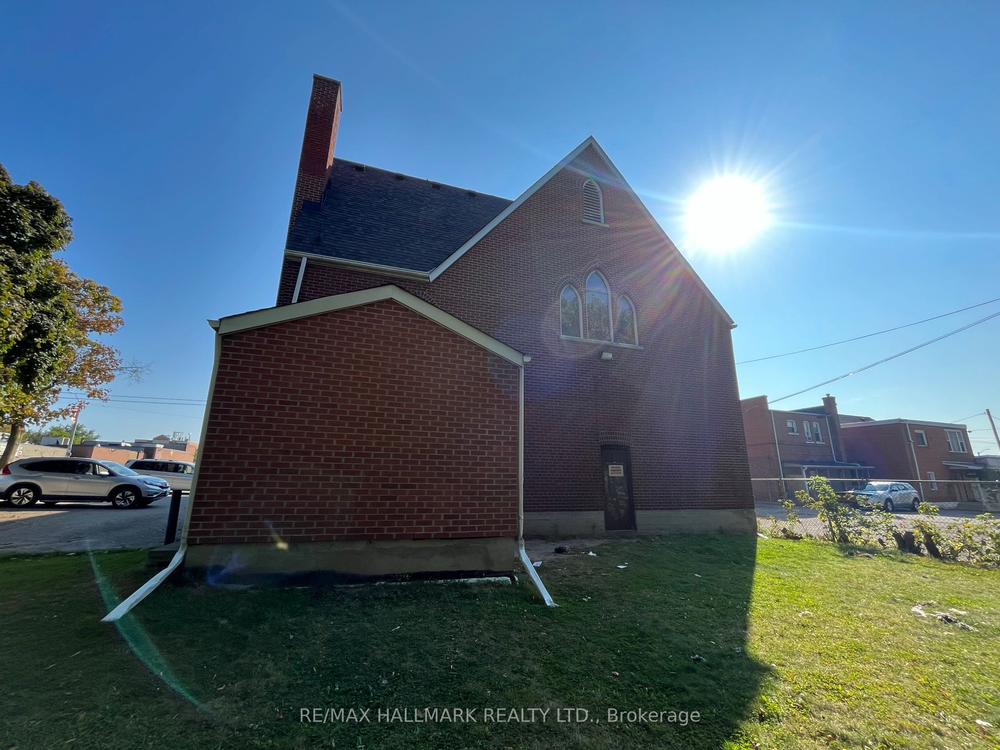 490 Simcoe Street Property Photo 44