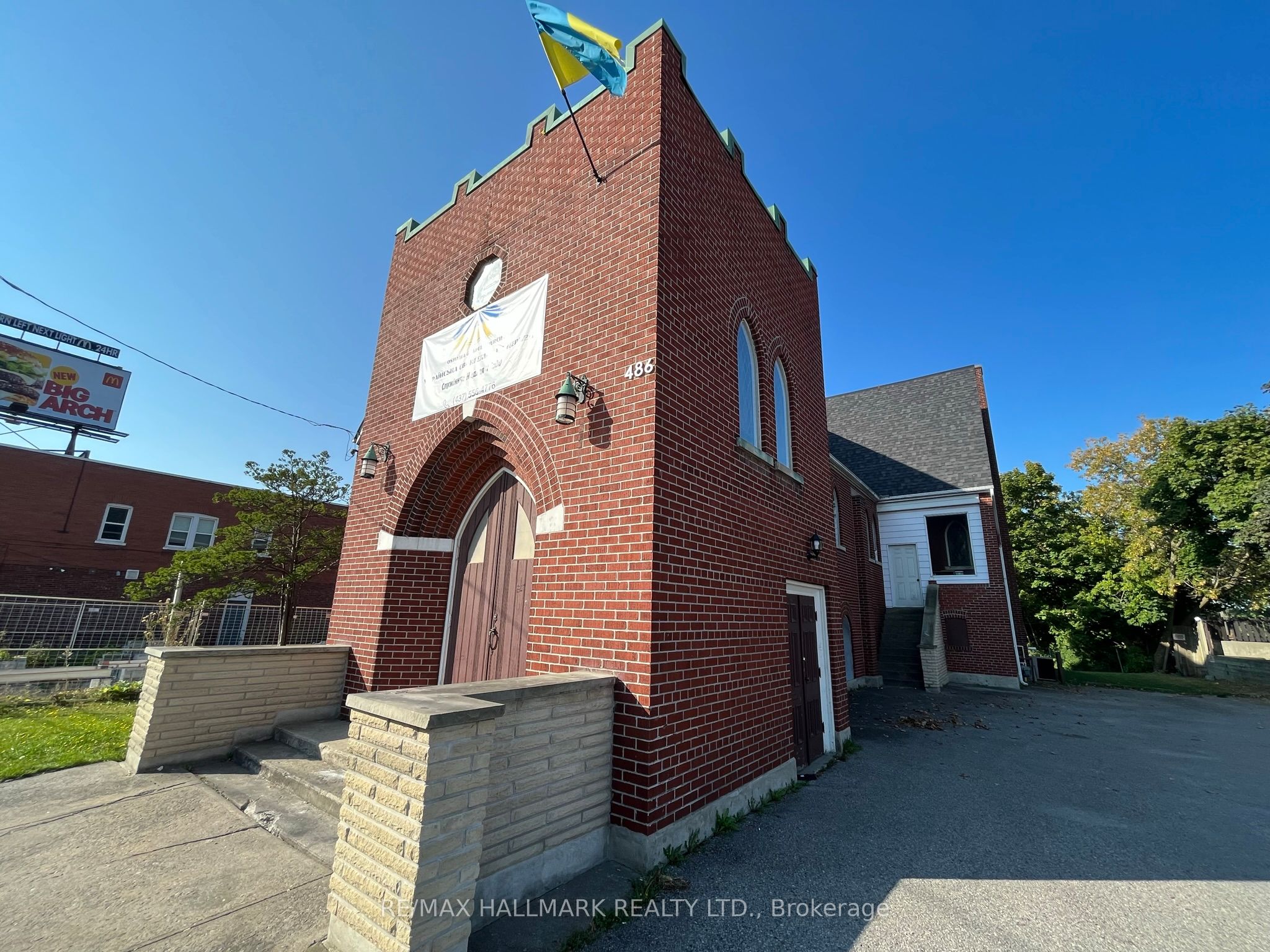 490 Simcoe Street Property Photo 46