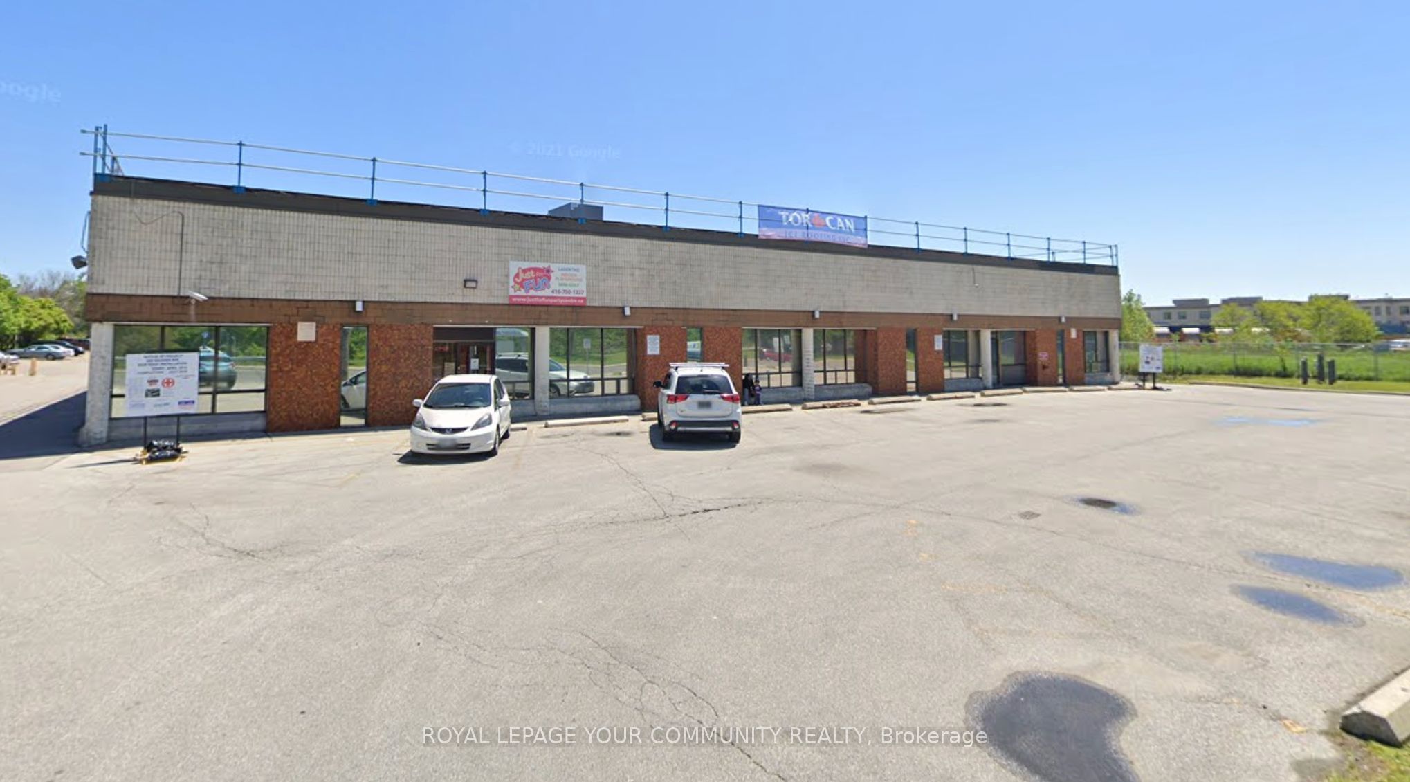 #1&2 - 689 Warden Avenue Property Photo 2