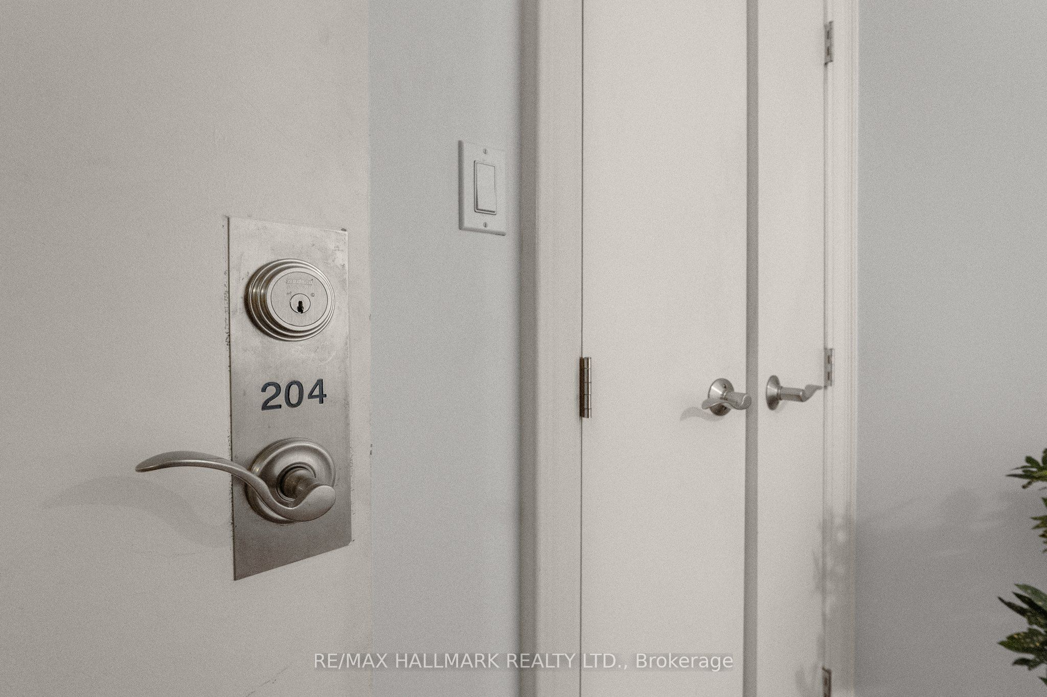2151 Danforth Avenue Property Photo 25