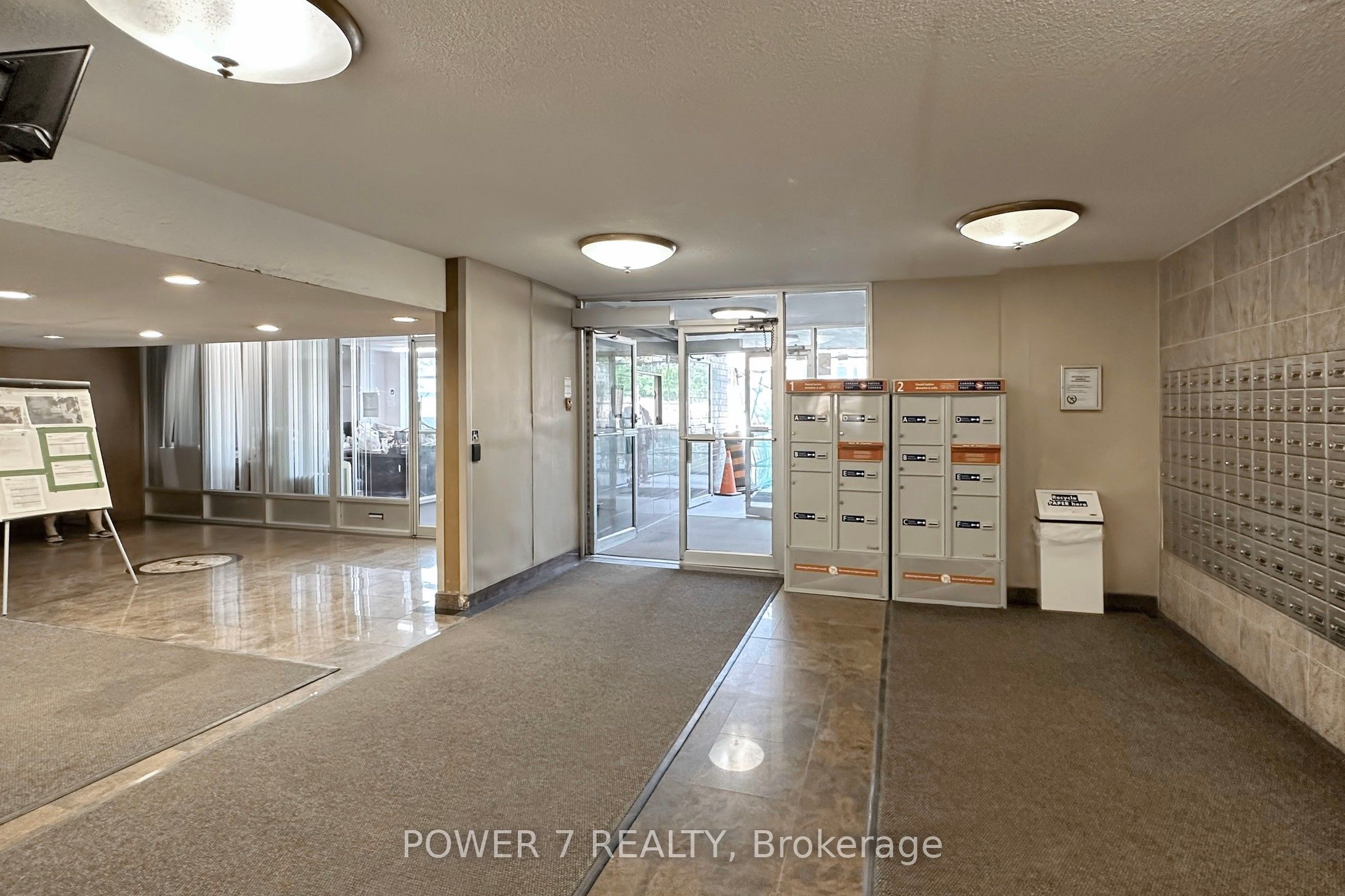 2050 Bridletowne Circle 805 Property Photo 6