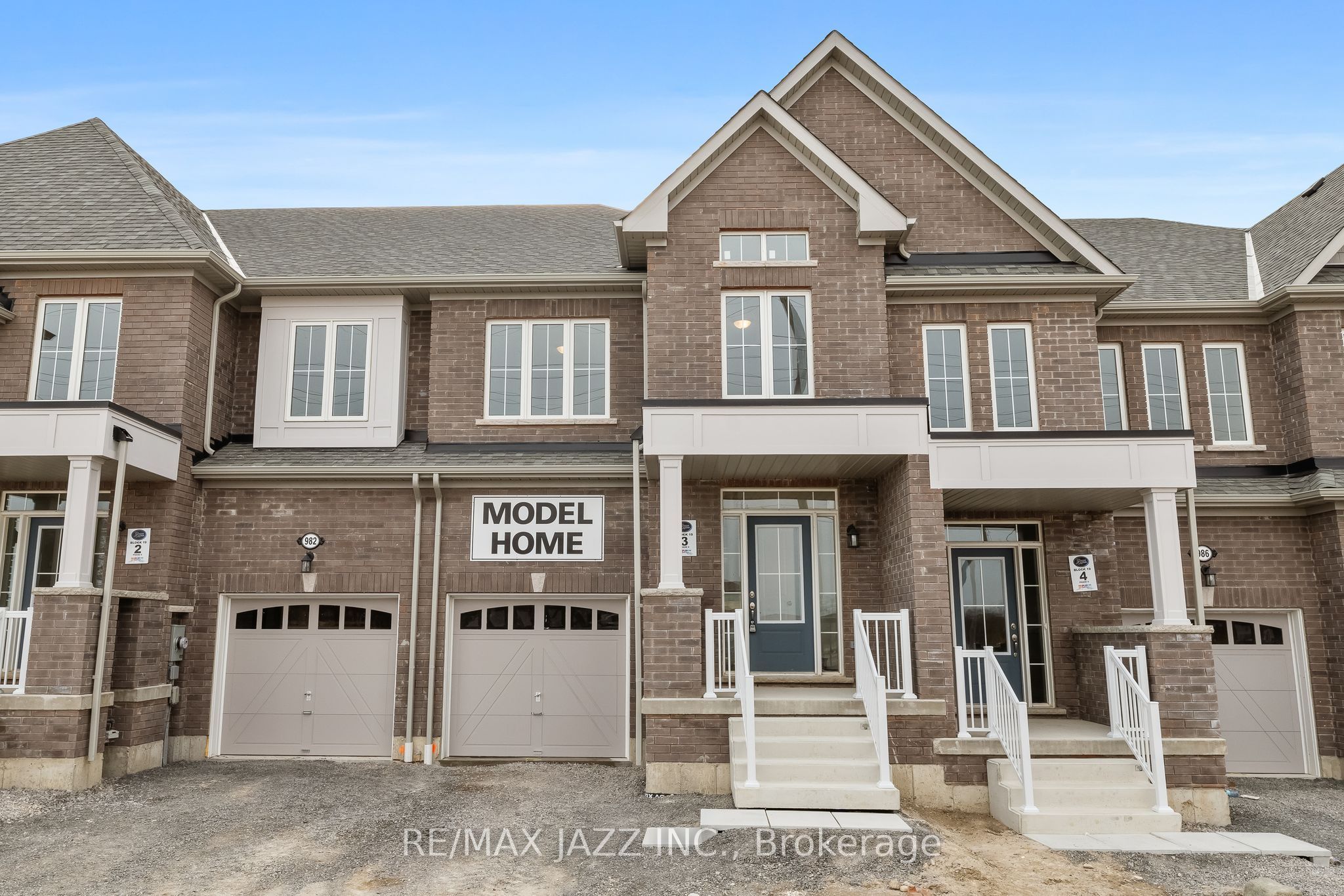 984 Matthew Murray Crescent Property Photo 1