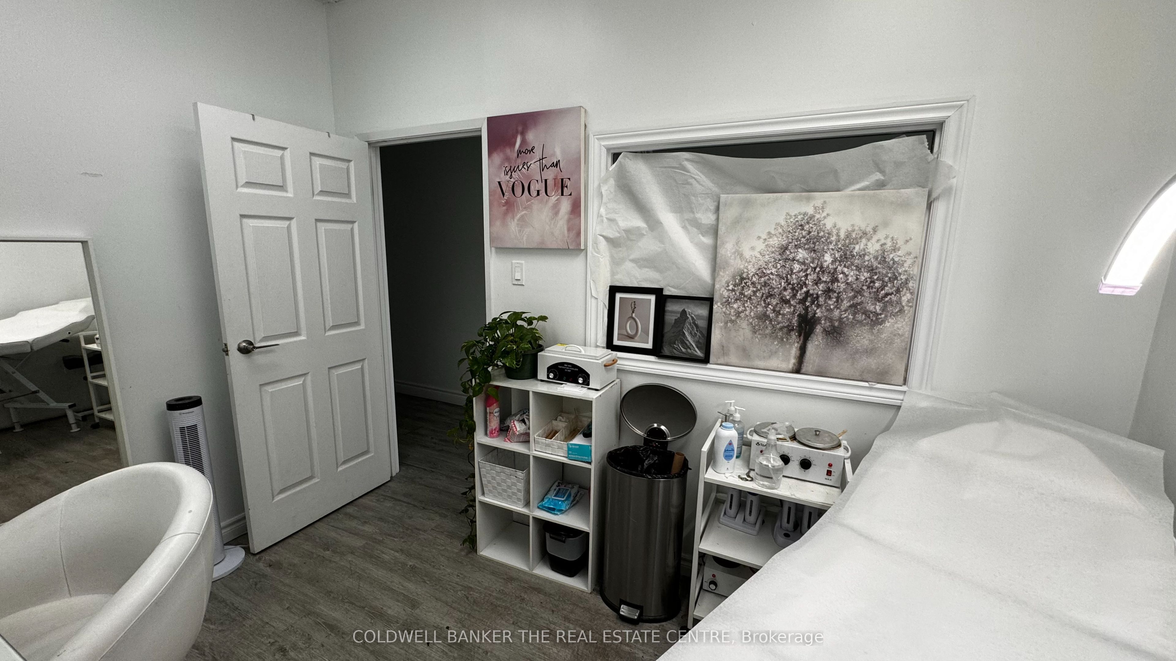#room 1 - 4508 Kingston Road Property Photo 4
