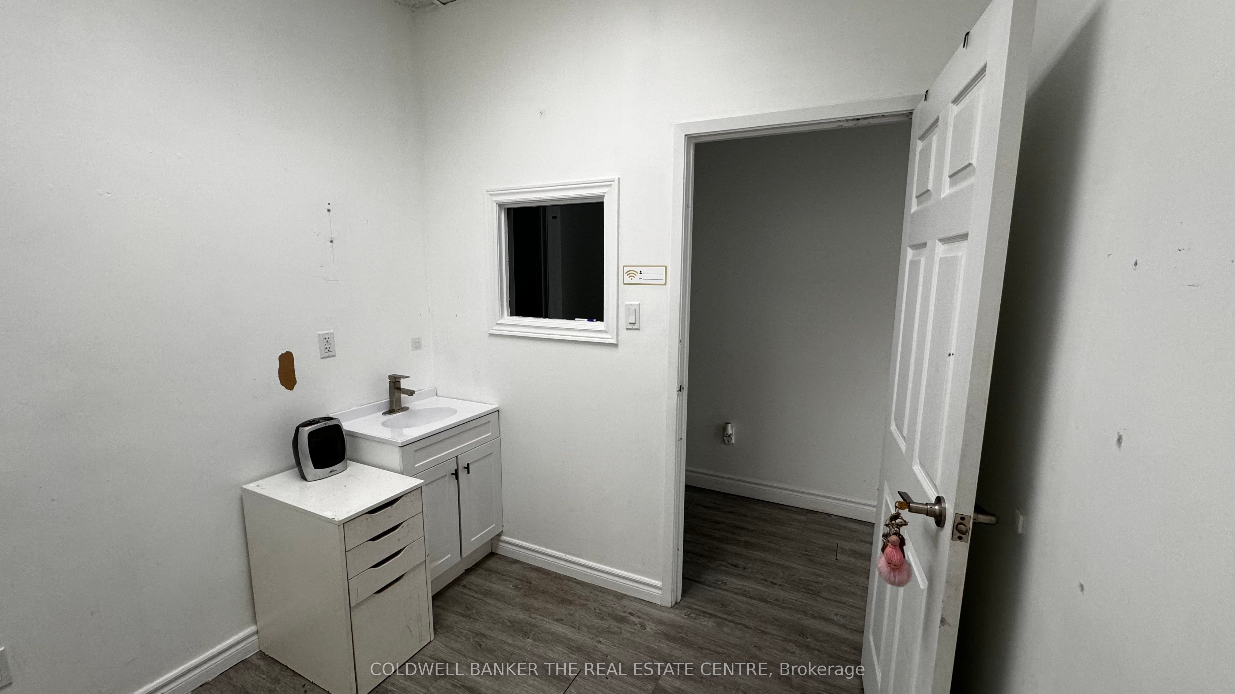 #room 2 - 4508 Kingston Road Property Photo 4