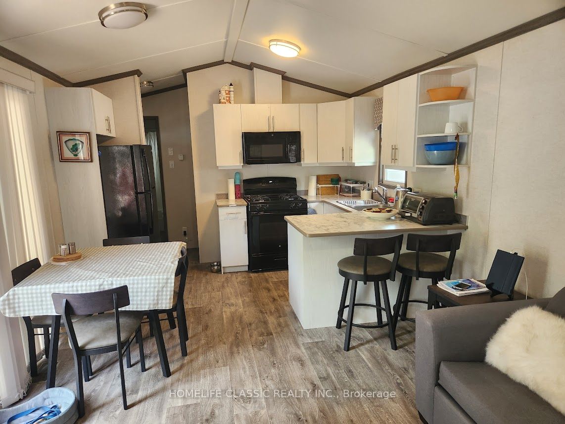 225 Platten Boulevard Property Photo 3