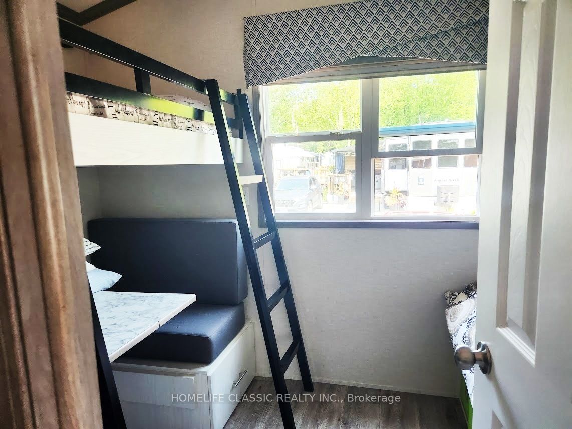 225 Platten Boulevard Property Photo 4