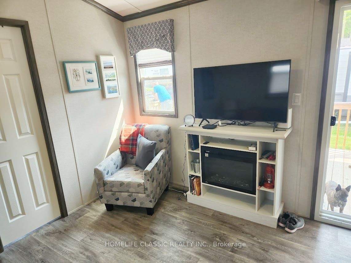 225 Platten Boulevard Property Photo 7