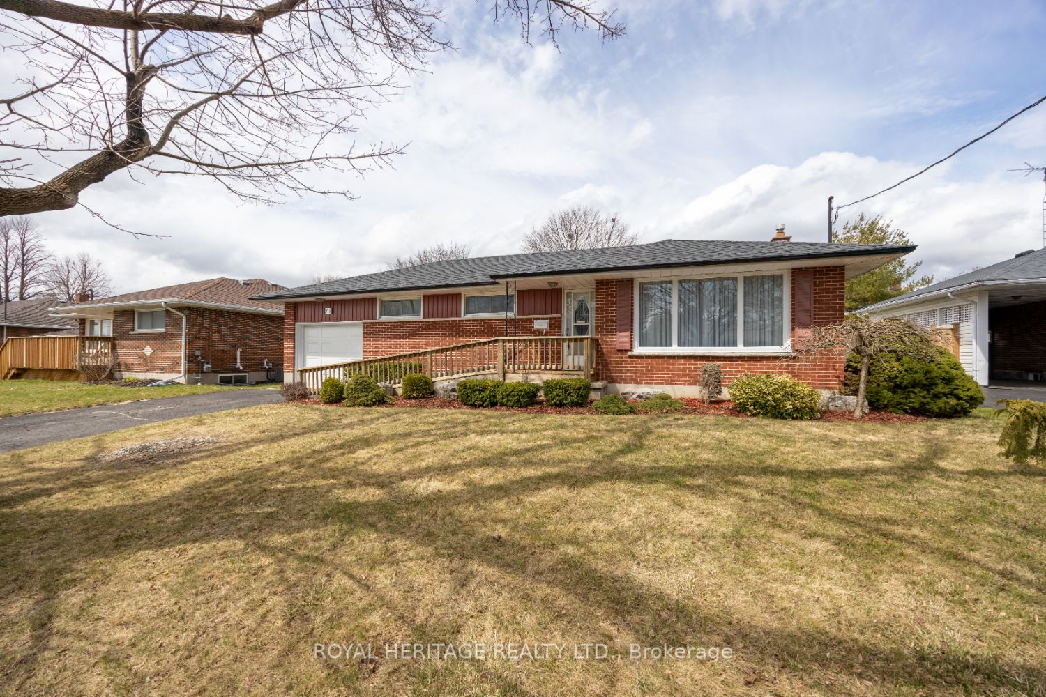 71 Parkway Crescent Property Photo 1
