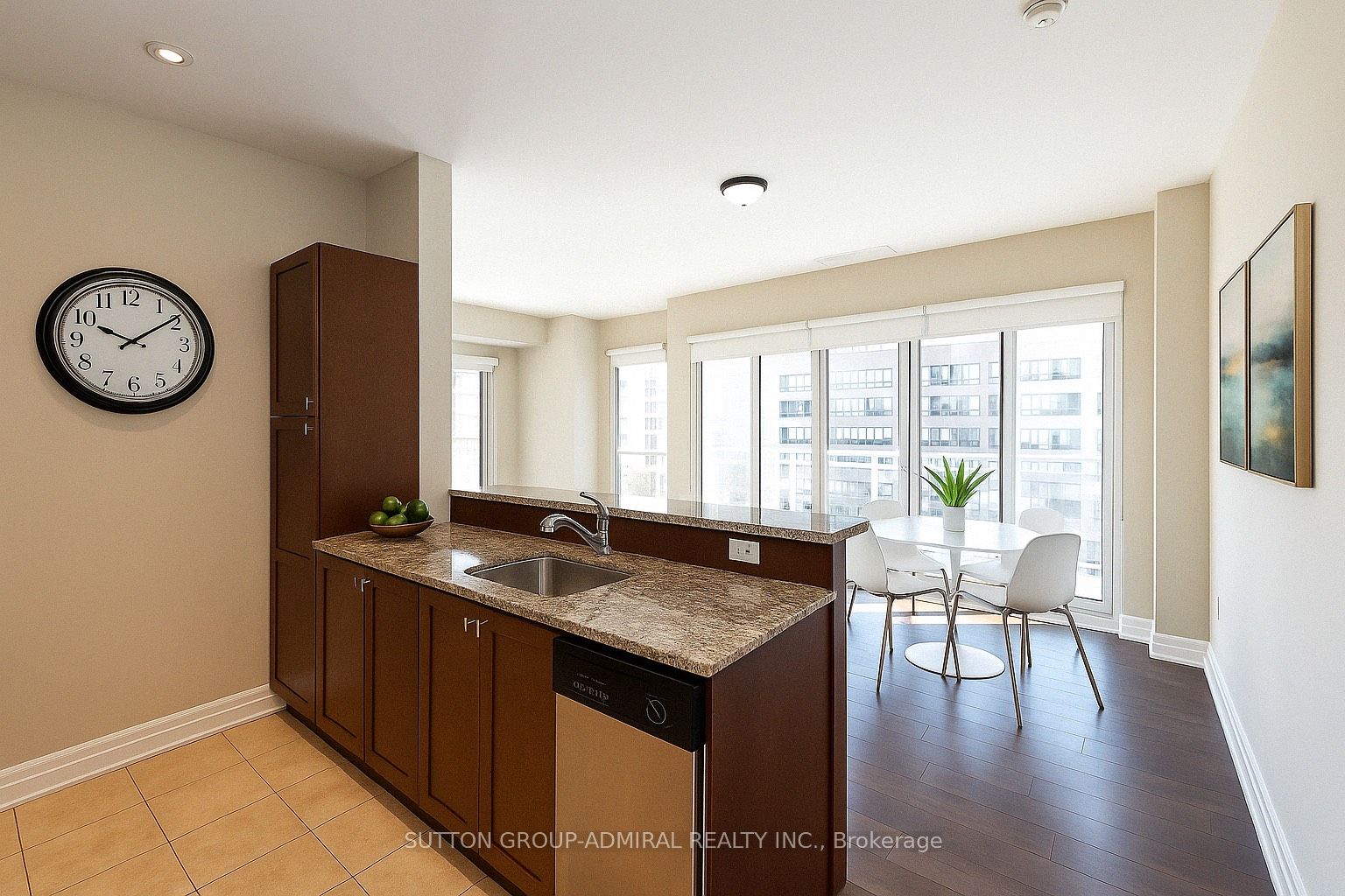 44 Bond Street W 305 Property Photo 5