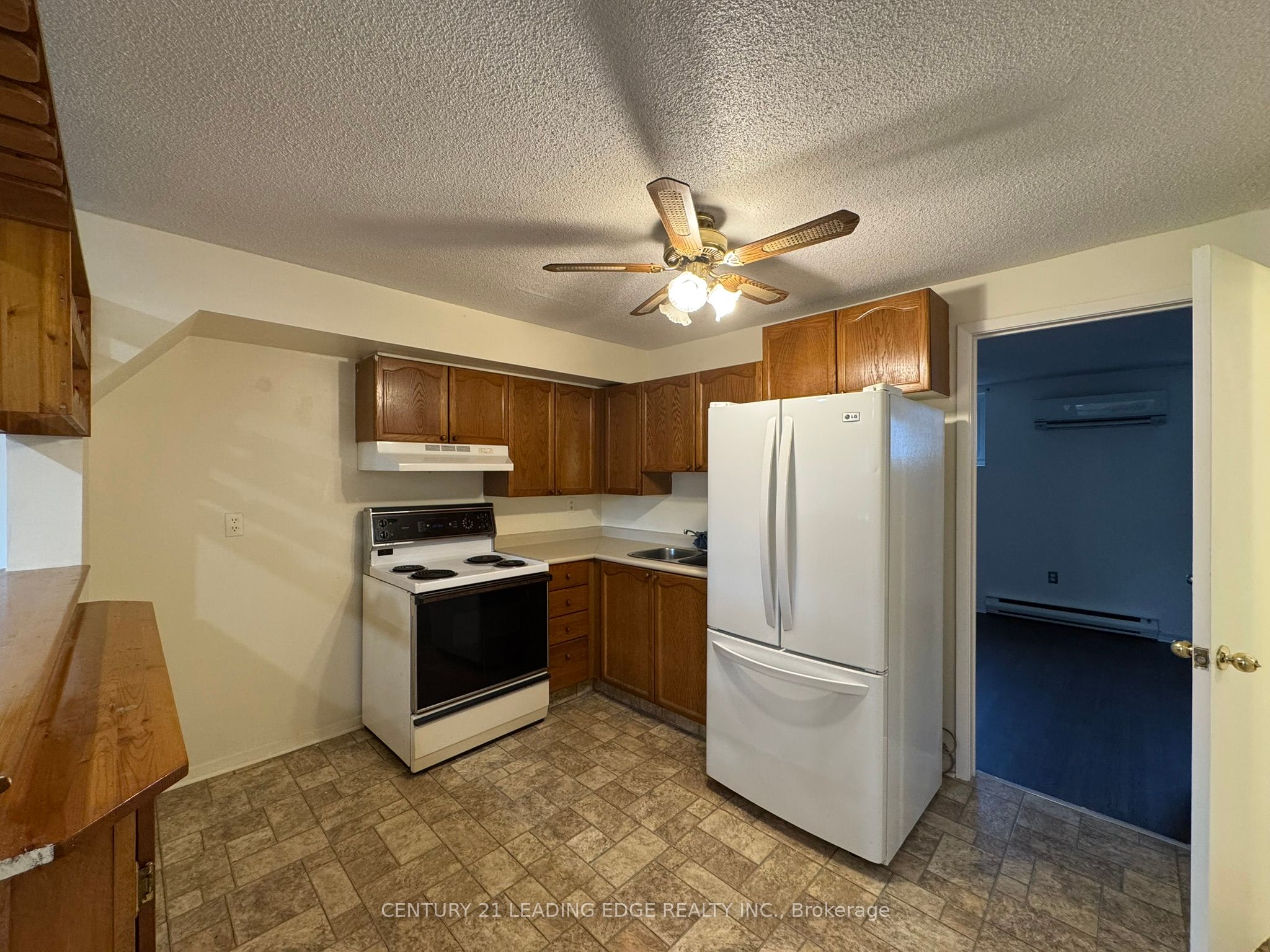 29 Wellington Avenue E Lower Property Photo 3
