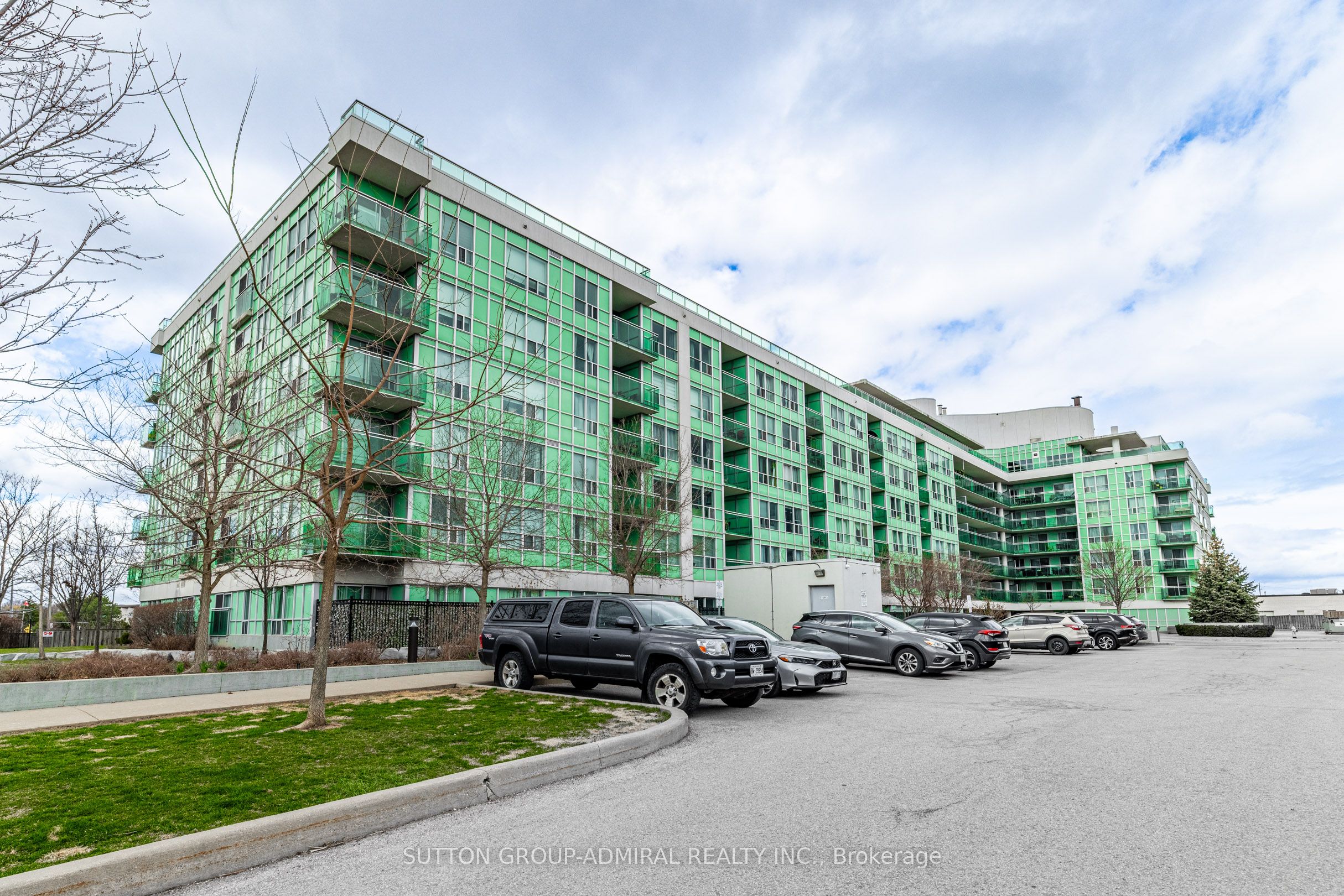 #231 - 60 Fairfax Crescent Property Photo 1