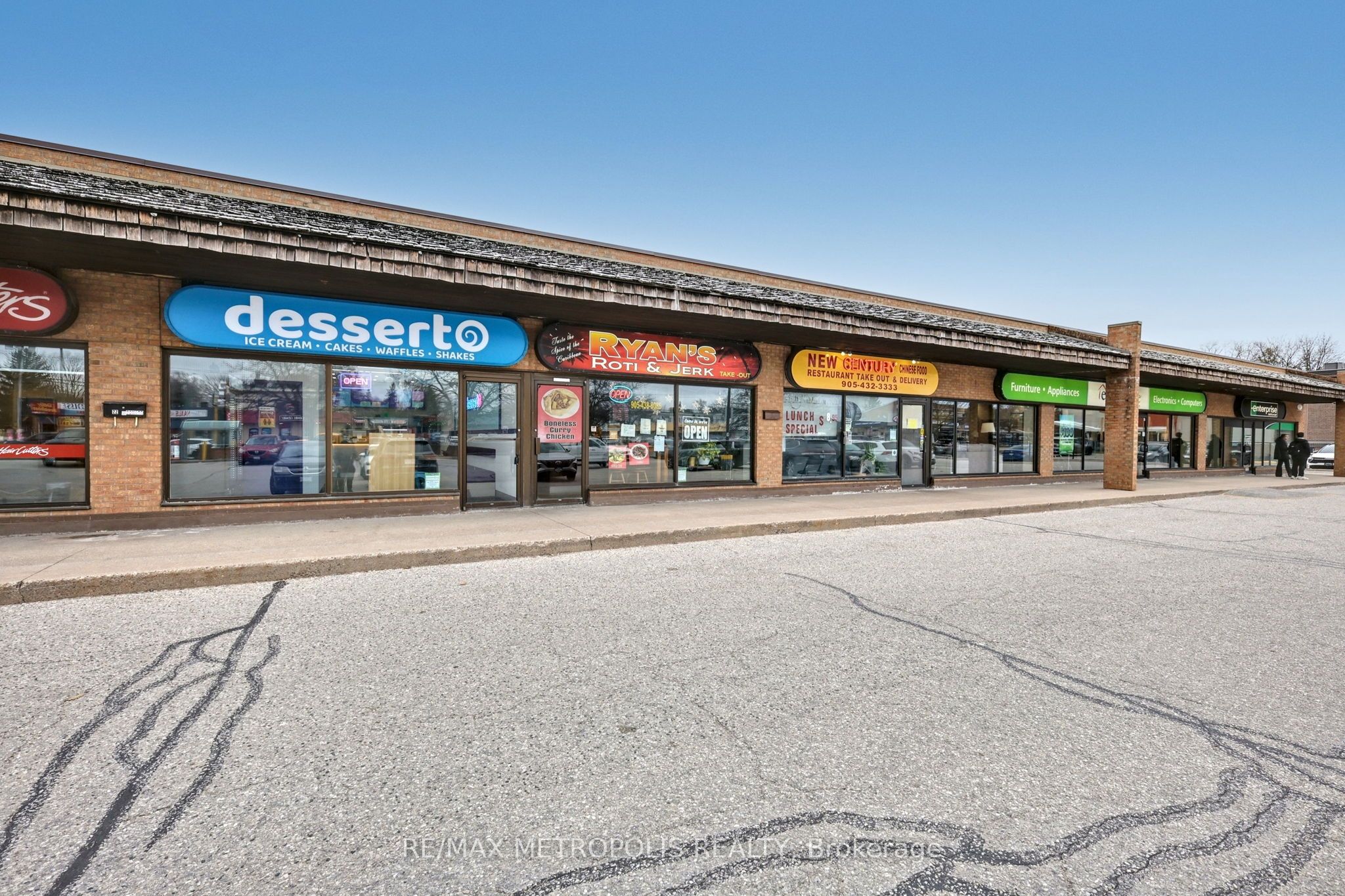 #f5 - 1051 Simcoe Street Property Photo 4