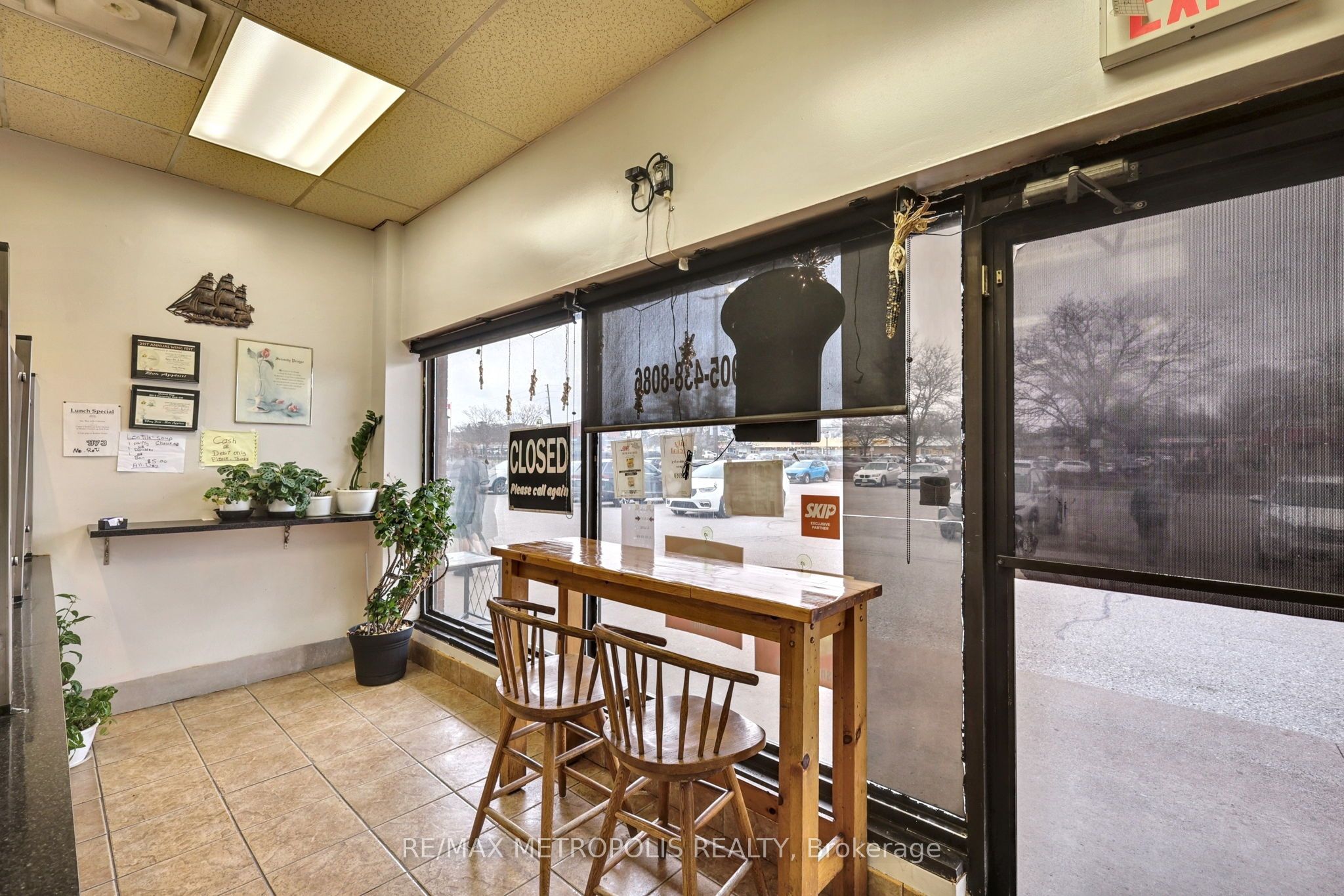 #f5 - 1051 Simcoe Street Property Photo 5