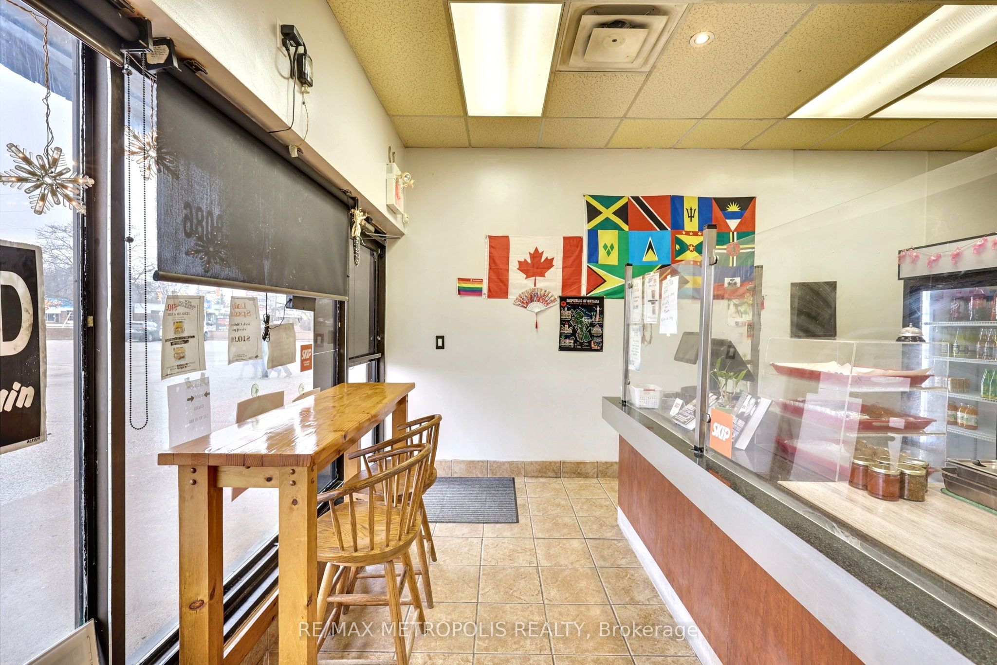 #f5 - 1051 Simcoe Street Property Photo 6
