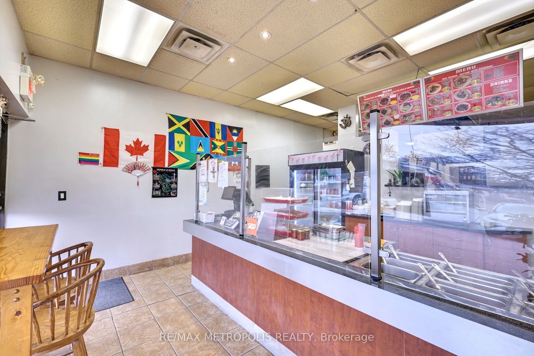 #f5 - 1051 Simcoe Street Property Photo 8