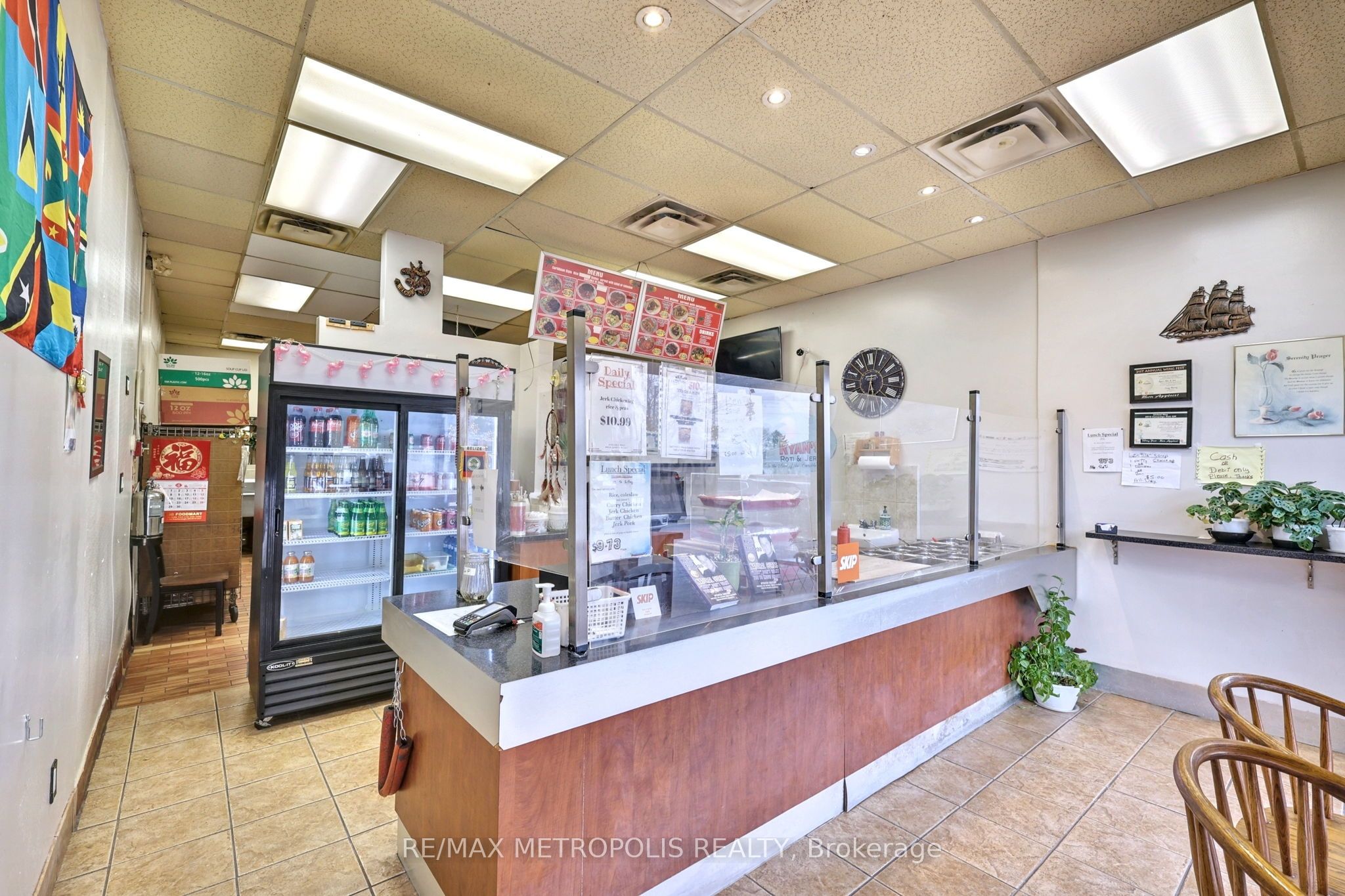 #f5 - 1051 Simcoe Street Property Photo 9