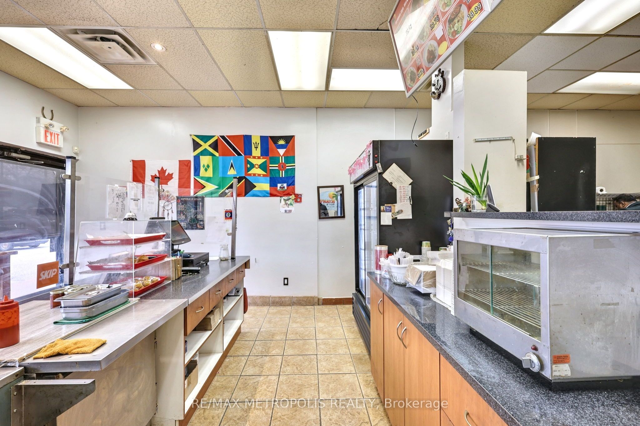 #f5 - 1051 Simcoe Street Property Photo 10