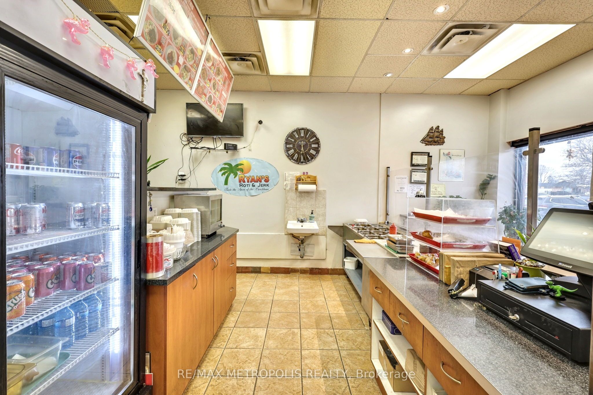 #f5 - 1051 Simcoe Street Property Photo 11
