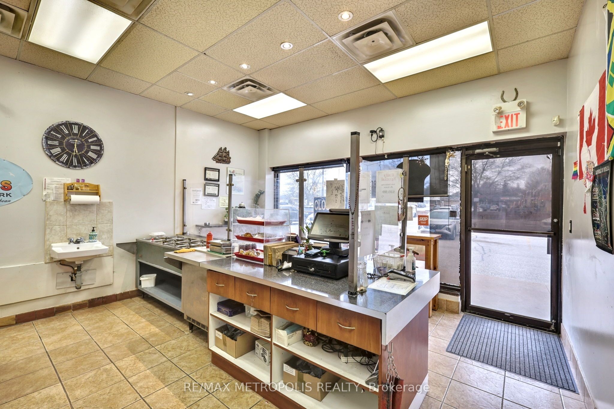 #f5 - 1051 Simcoe Street Property Photo 12