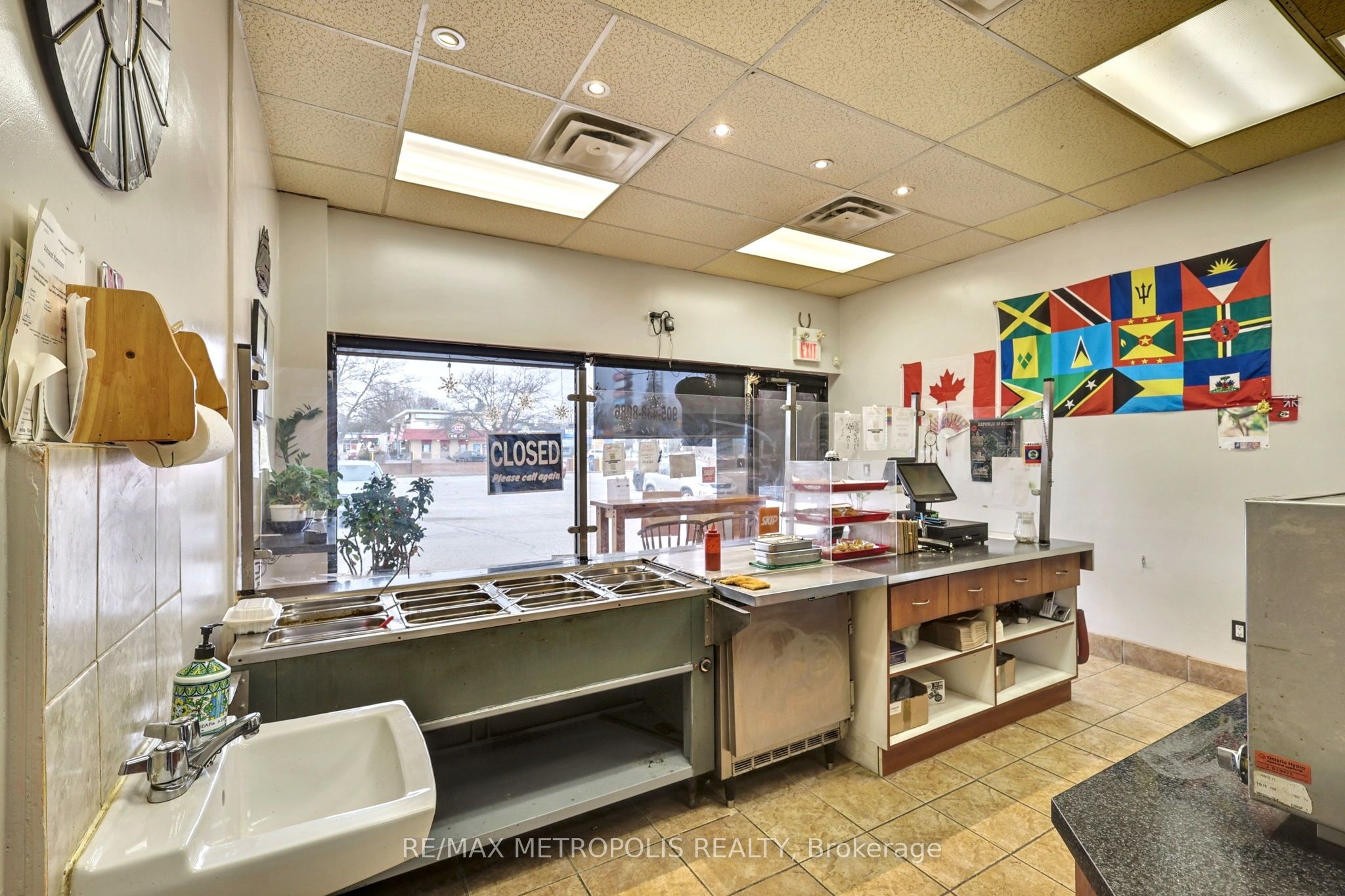 #f5 - 1051 Simcoe Street Property Photo 13