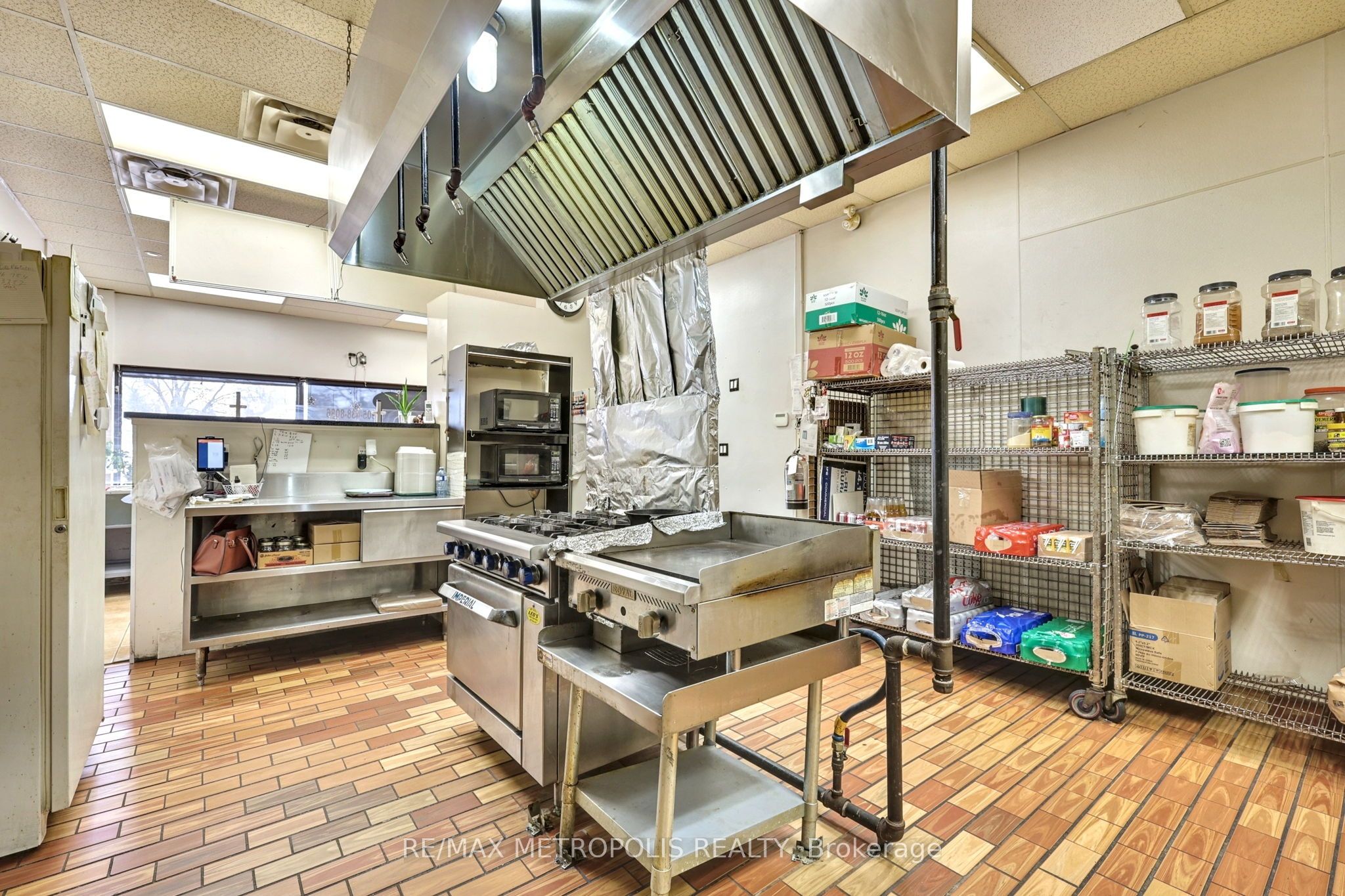 #f5 - 1051 Simcoe Street Property Photo 15