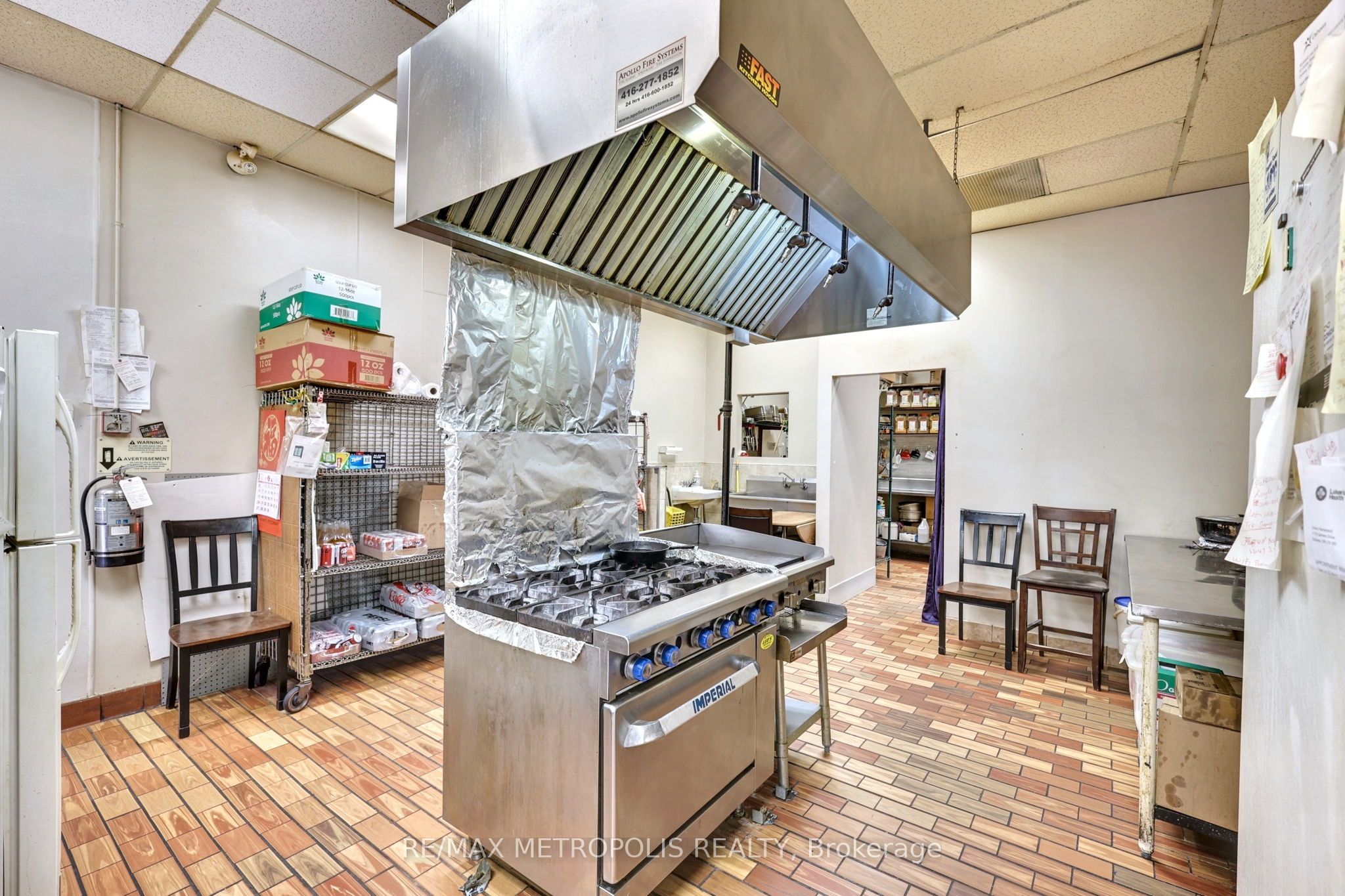 #f5 - 1051 Simcoe Street Property Photo 16