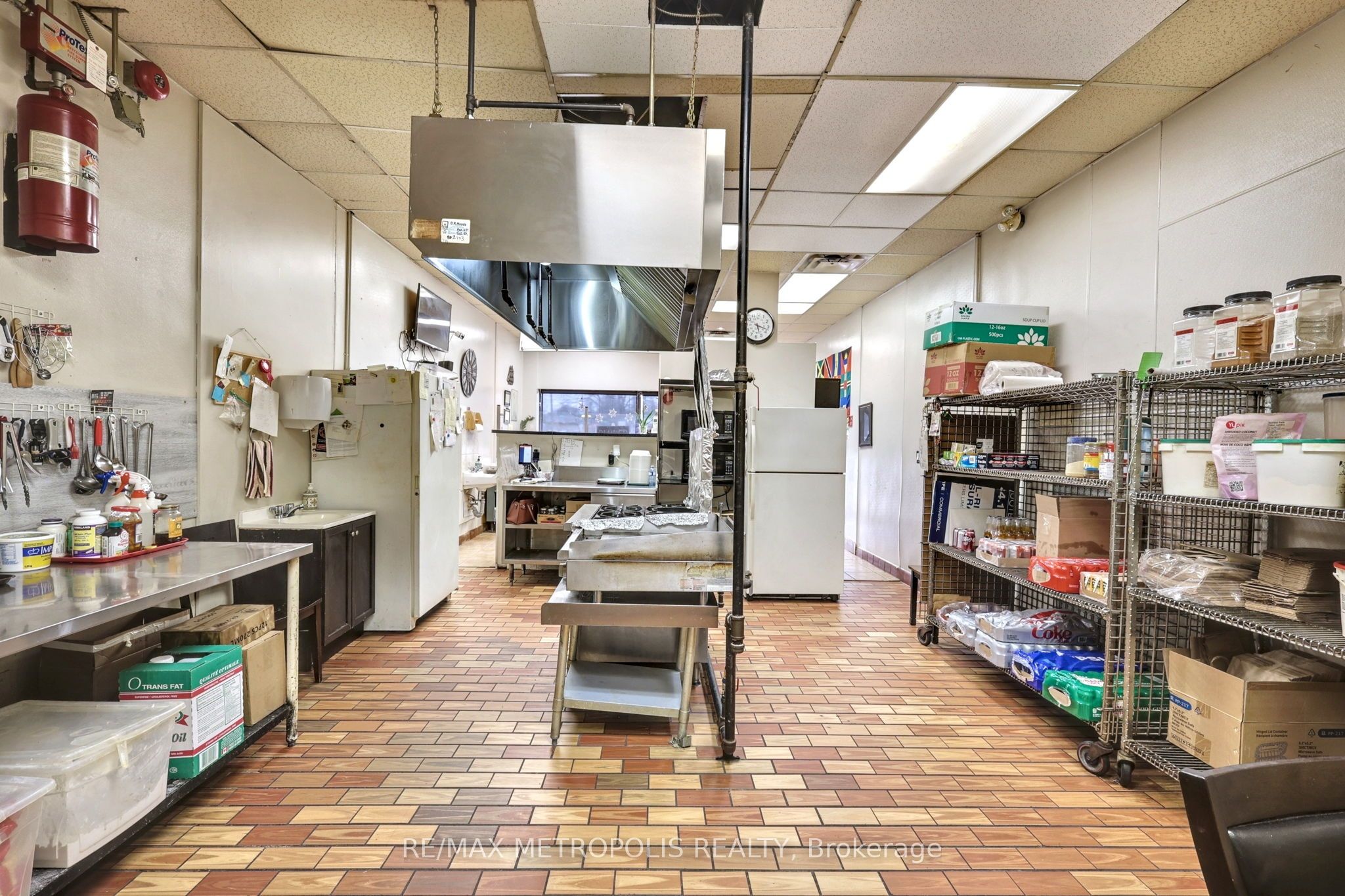 #f5 - 1051 Simcoe Street Property Photo 17